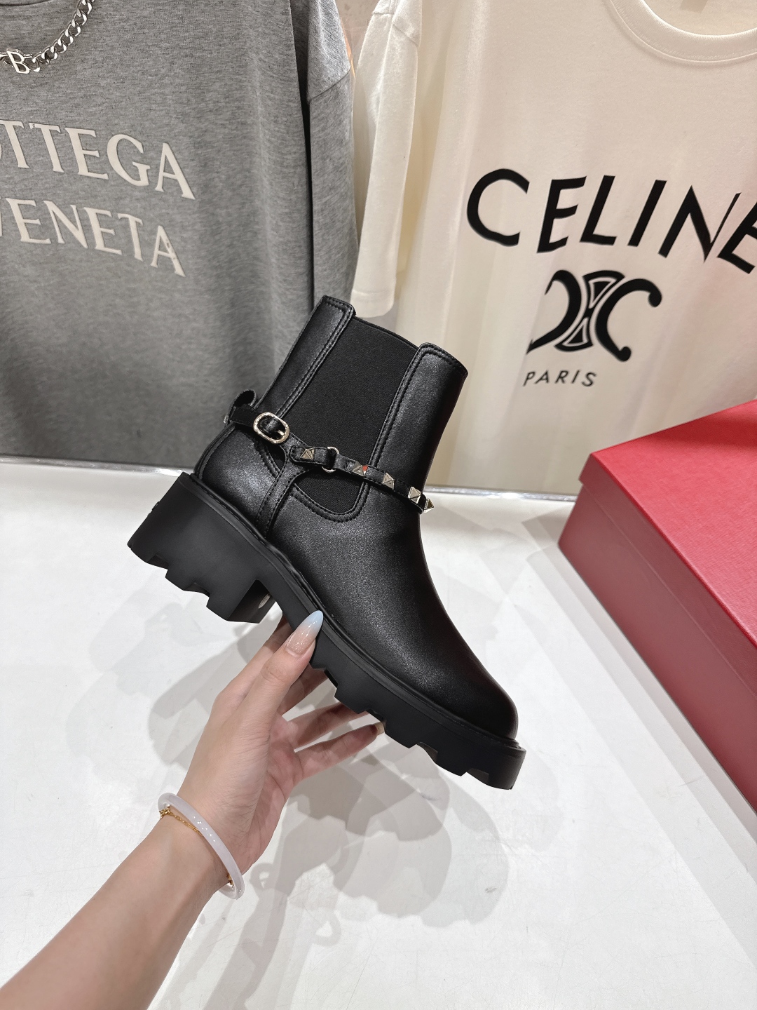 高版本出厂 ～New～顶级制作·Valentino·华伦天奴〰️2025ss秋冬系列新款切尔西短靴创新与