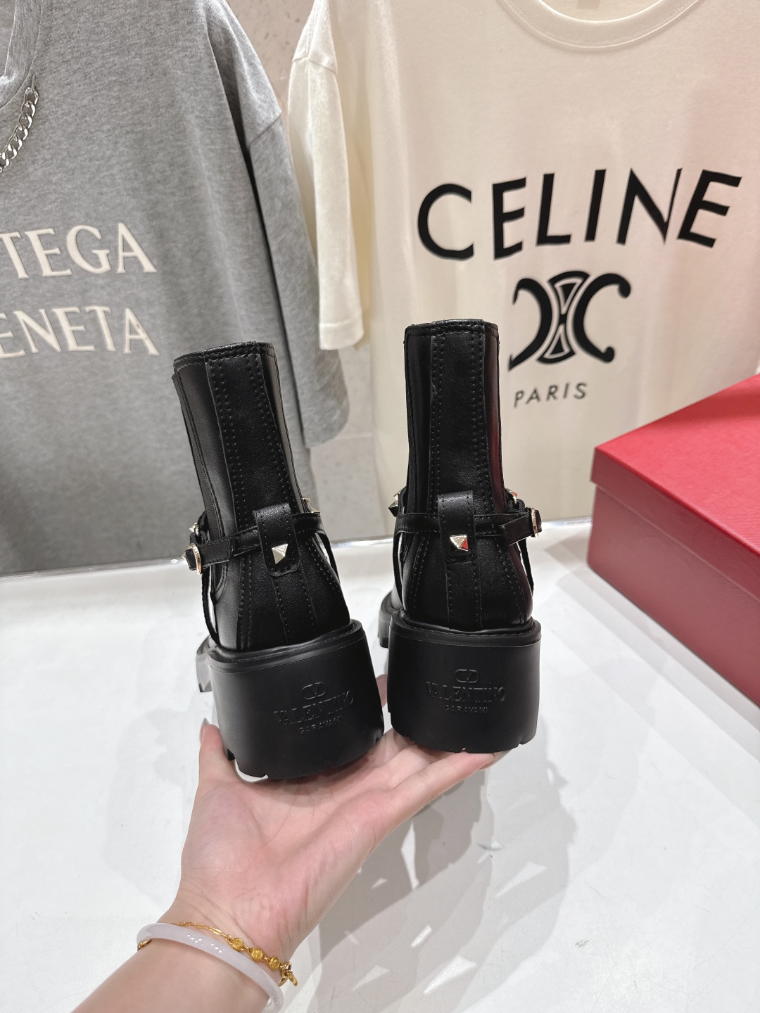 高版本出厂 ～New～顶级制作·Valentino·华伦天奴〰️2025ss秋冬系列新款切尔西短靴创新与