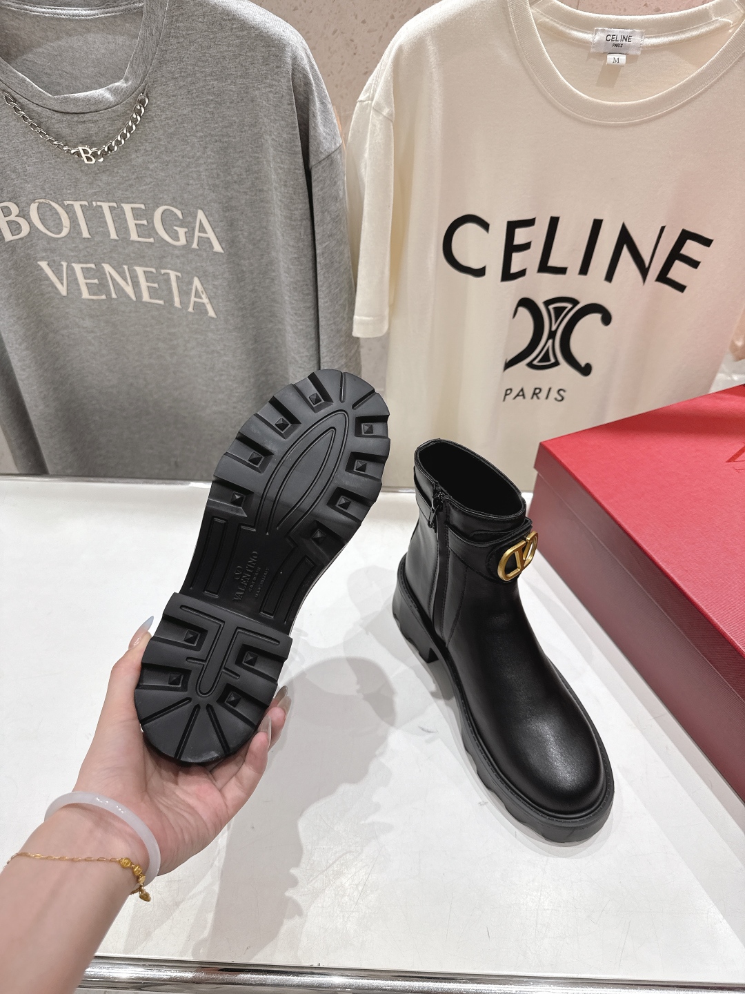 高版本出厂 ～New～顶级制作·Valentino·华伦天奴〰️2025ss秋冬系列新款切尔西短靴创新与