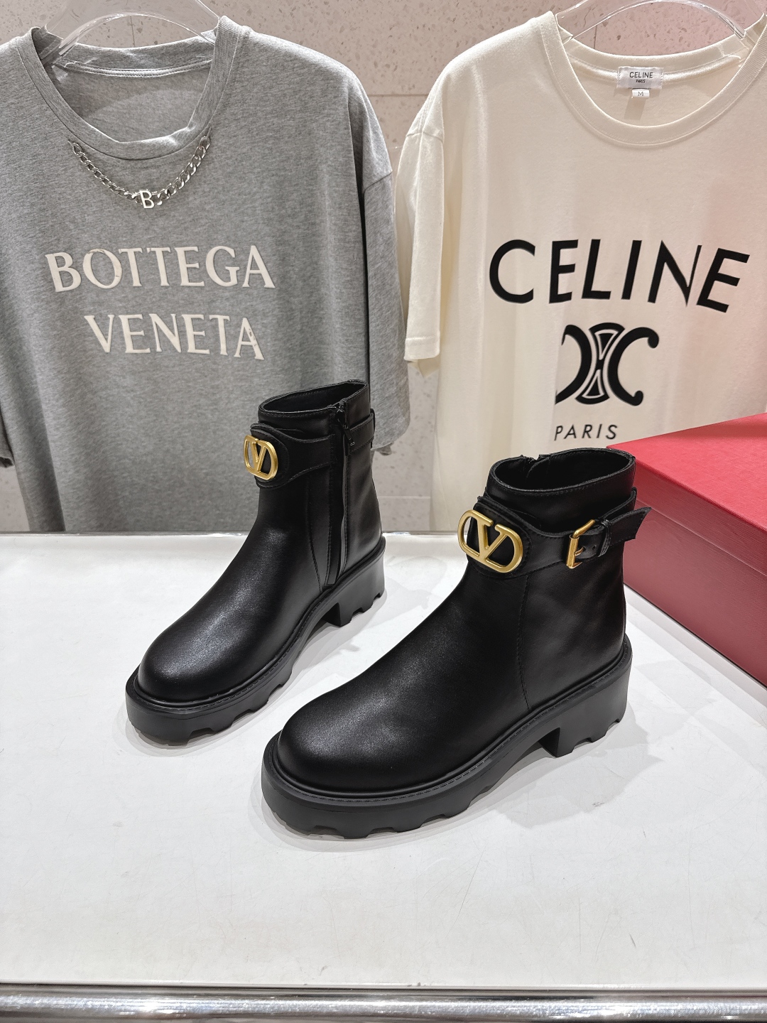 高版本出厂 ～New～顶级制作·Valentino·华伦天奴〰️2025ss秋冬系列新款切尔西短靴创新与