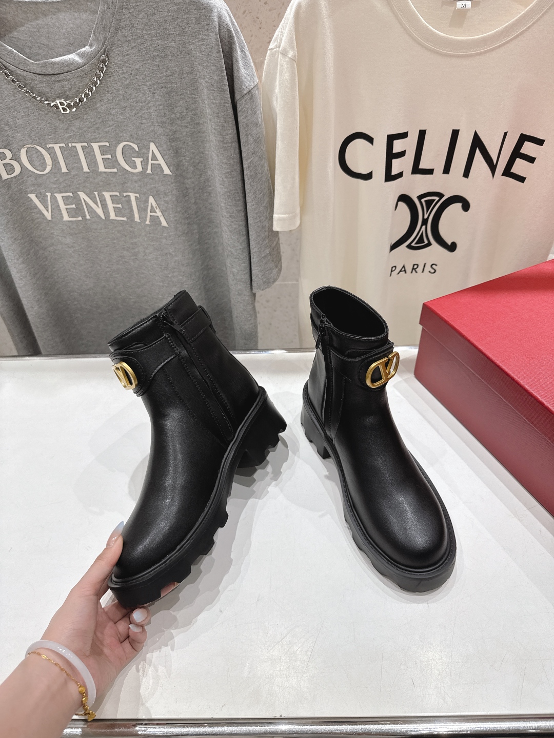 高版本出厂 ～New～顶级制作·Valentino·华伦天奴〰️2025ss秋冬系列新款切尔西短靴创新与