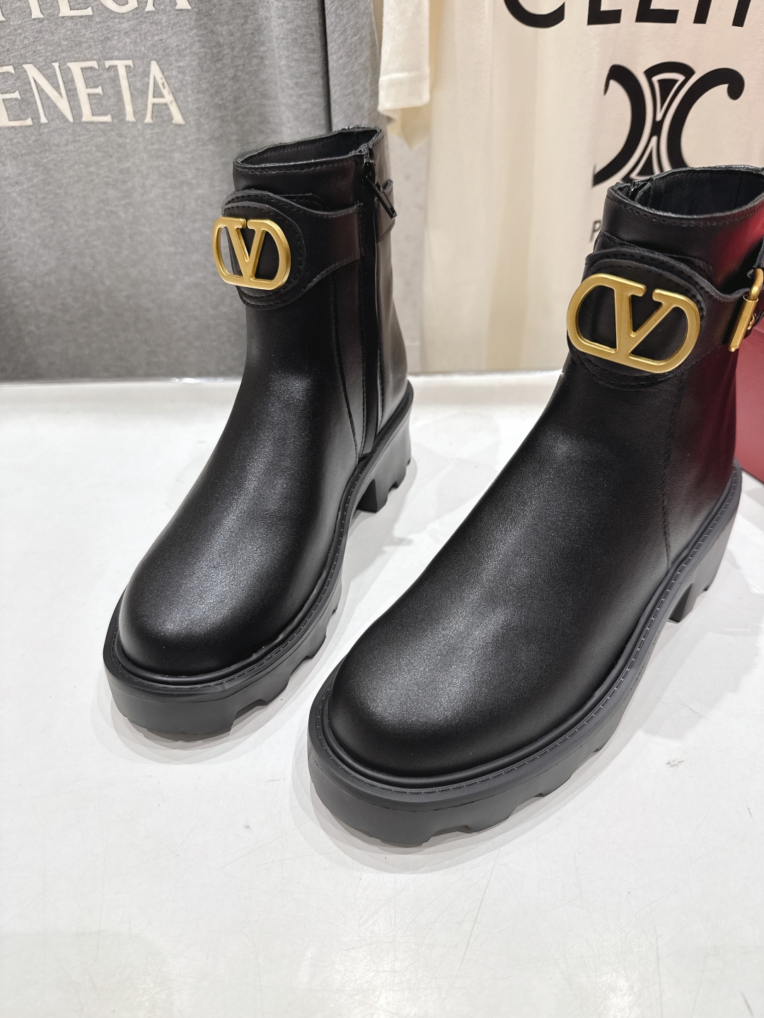 高版本出厂 ～New～顶级制作·Valentino·华伦天奴〰️2025ss秋冬系列新款切尔西短靴创新与