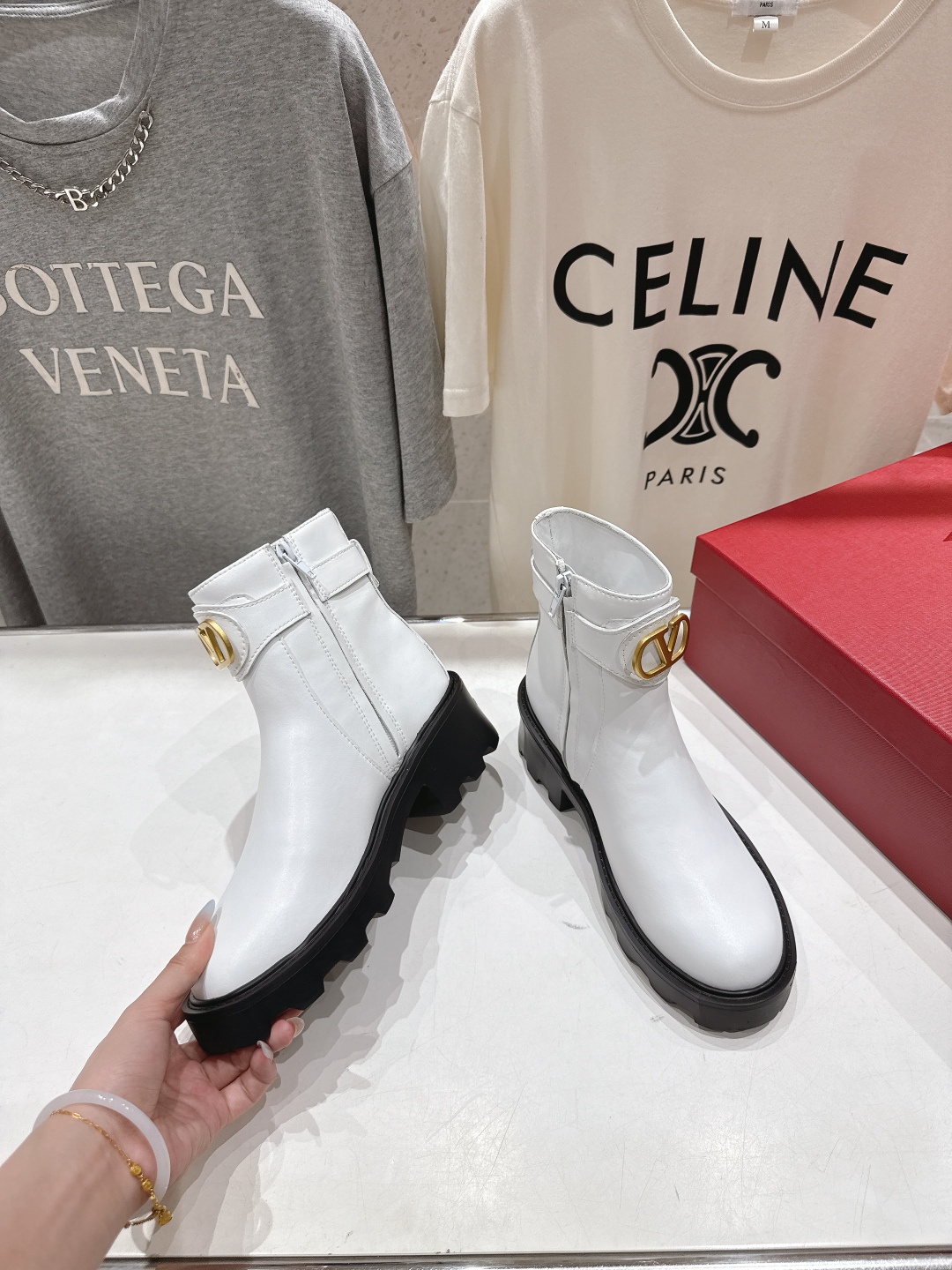 高版本出厂 ～New～顶级制作·Valentino·华伦天奴〰️2025ss秋冬系列新款切尔西短靴创新与