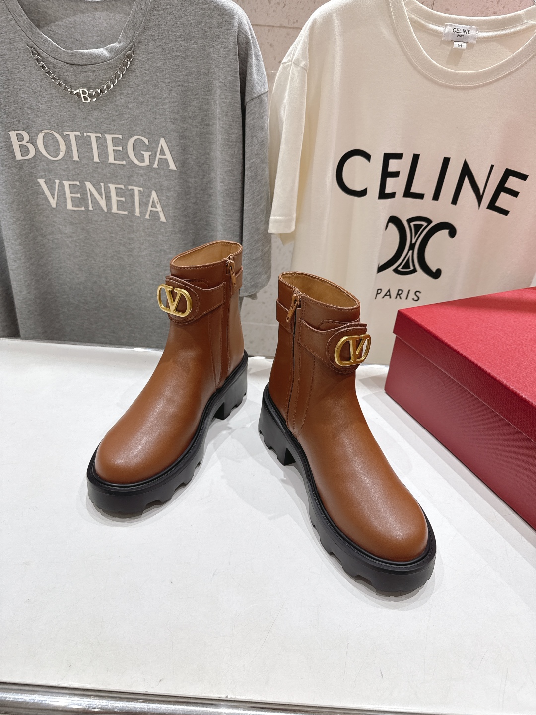 高版本出厂 ～New～顶级制作·Valentino·华伦天奴〰️2025ss秋冬系列新款切尔西短靴创新与