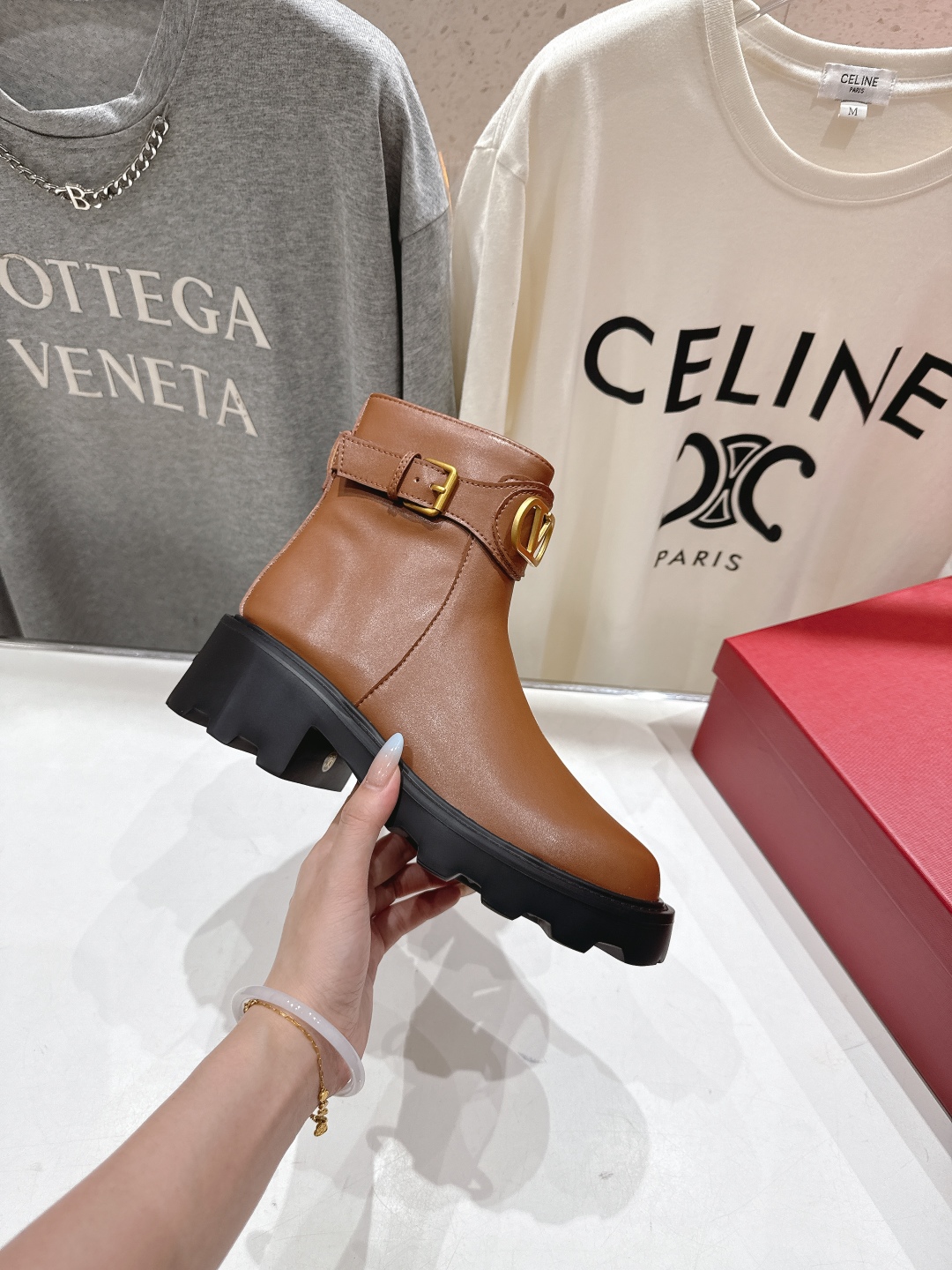 高版本出厂 ～New～顶级制作·Valentino·华伦天奴〰️2025ss秋冬系列新款切尔西短靴创新与