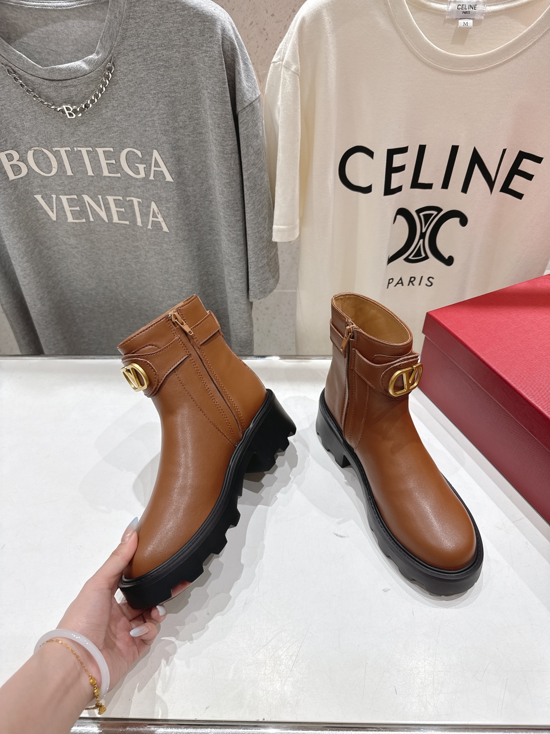 高版本出厂 ～New～顶级制作·Valentino·华伦天奴〰️2025ss秋冬系列新款切尔西短靴创新与