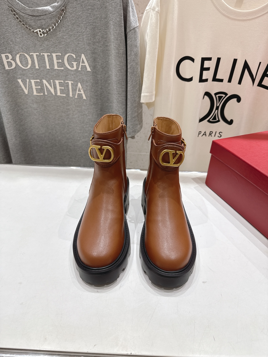 高版本出厂 ～New～顶级制作·Valentino·华伦天奴〰️2025ss秋冬系列新款切尔西短靴创新与