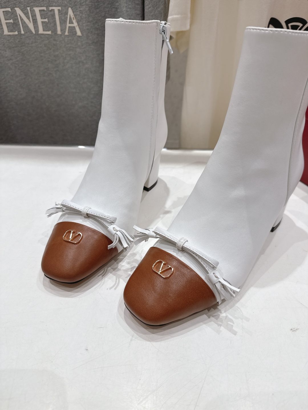 高版本出厂 ～New～顶级制作·Valentino·华伦天奴〰️2025ss秋冬系列新款高跟短靴创新与经