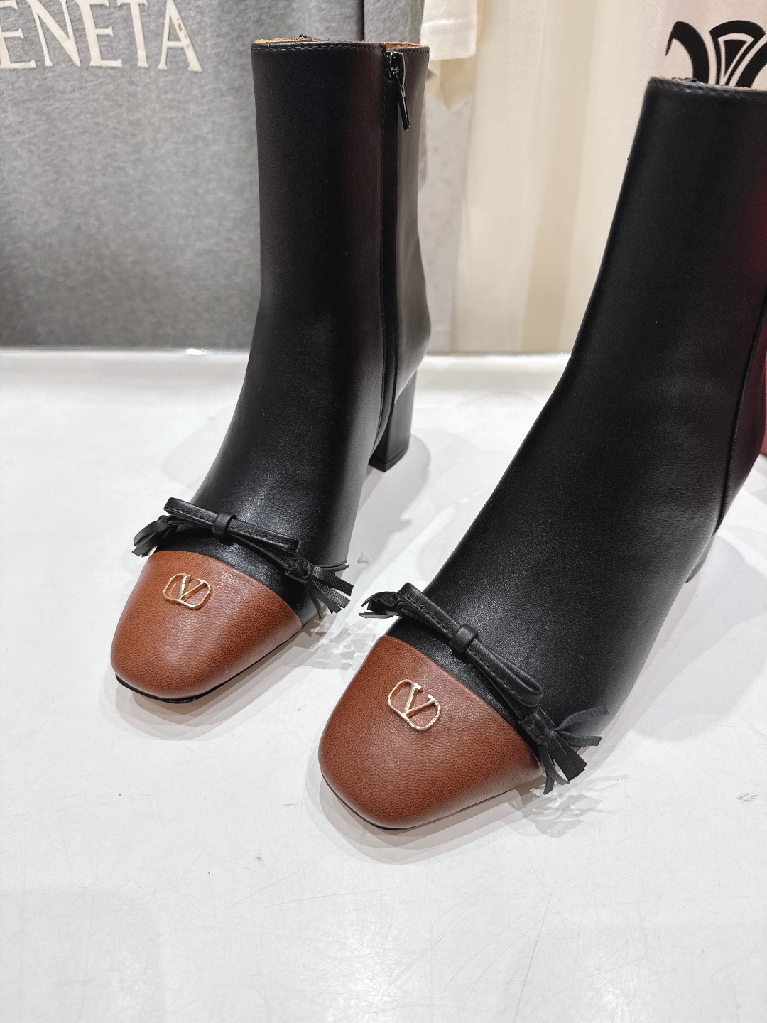 高版本出厂 ～New～顶级制作·Valentino·华伦天奴〰️2025ss秋冬系列新款高跟短靴创新与经