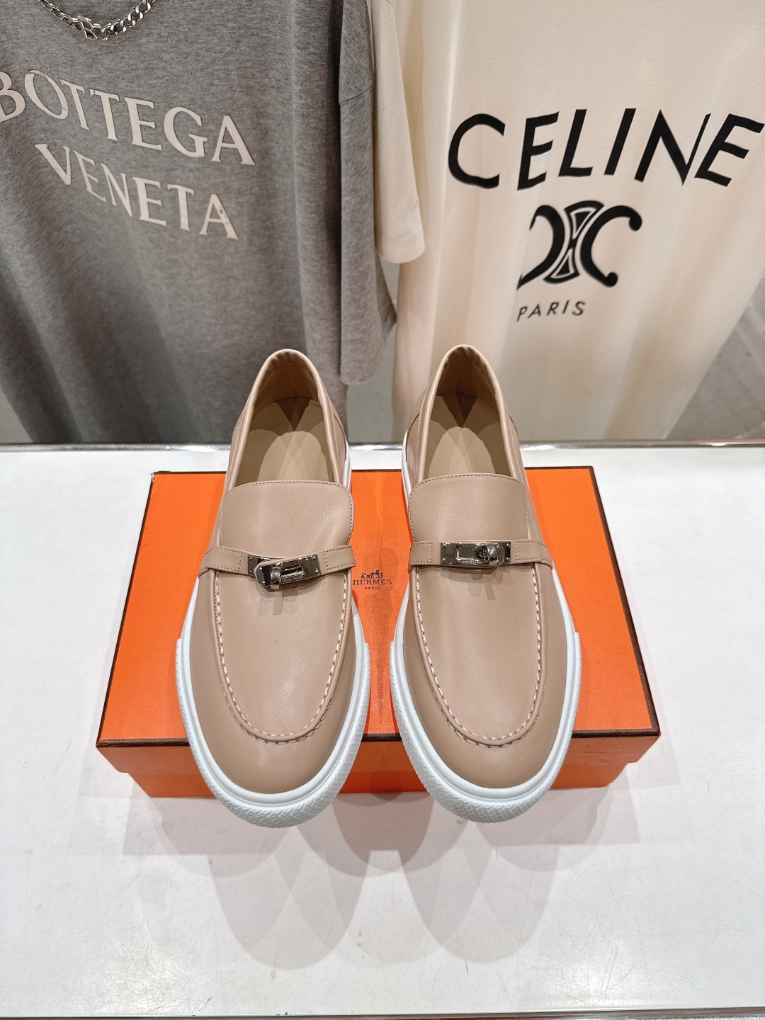 高版本出厂 男码+10 Hermes/爱马仕H家25ss新品情侣款休闲鞋乐福鞋经典休闲风格,经典耐看!原