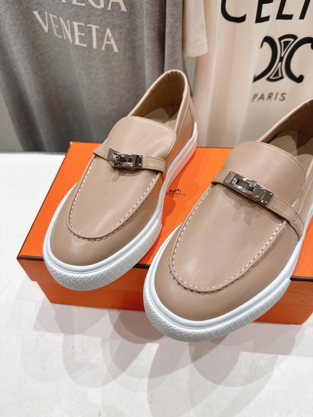 高版本出厂 男码+10 Hermes/爱马仕H家25ss新品情侣款休闲鞋乐福鞋经典休闲风格,经典耐看!原