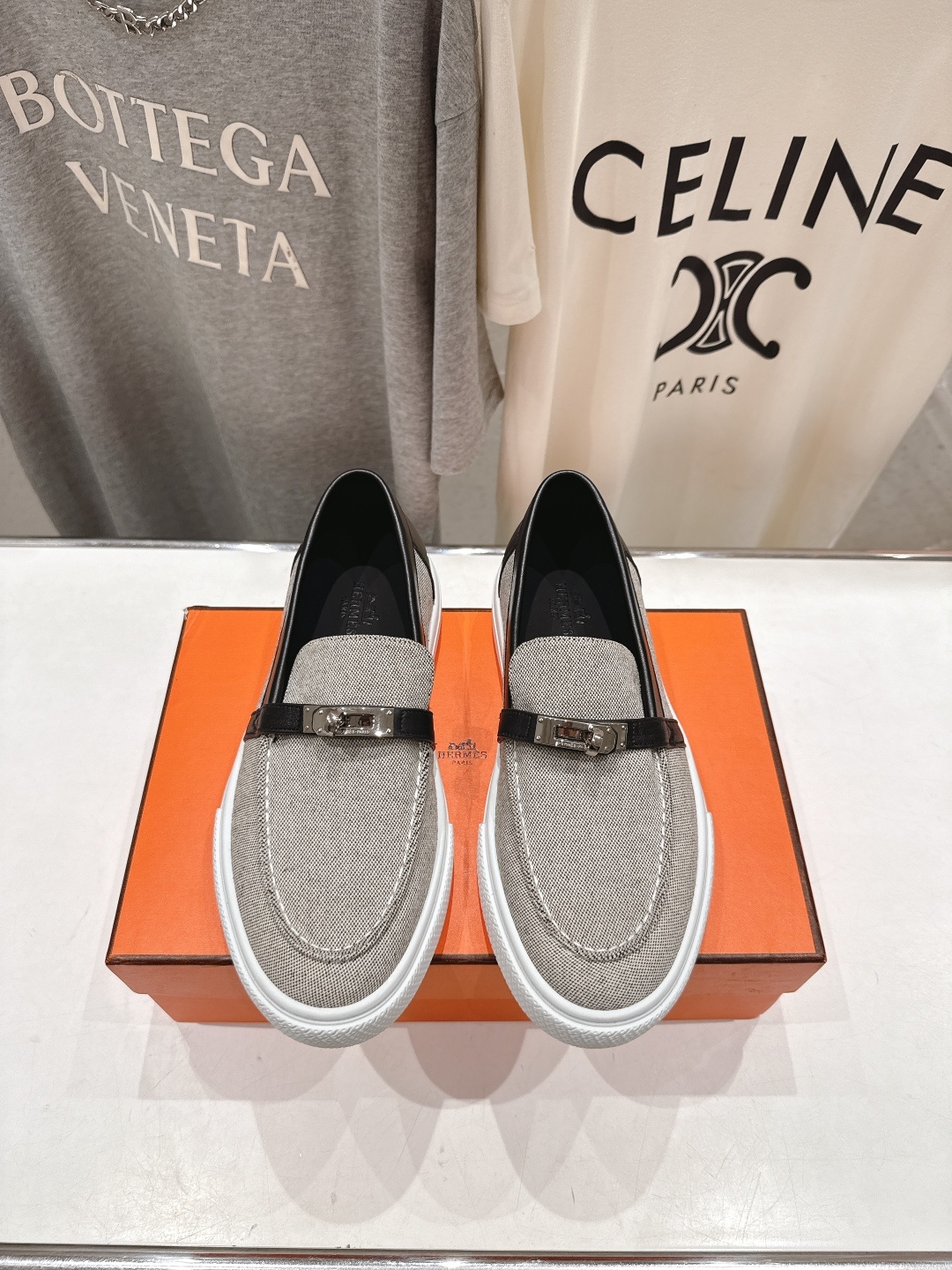高版本出厂 男码+10 Hermes/爱马仕H家25ss新品情侣款休闲鞋乐福鞋经典休闲风格,经典耐看!原