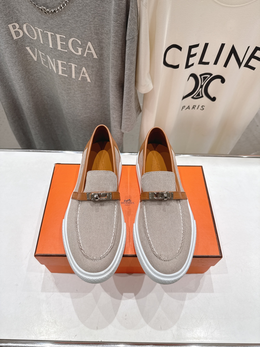 高版本出厂 男码+10 Hermes/爱马仕H家25ss新品情侣款休闲鞋乐福鞋经典休闲风格，经典耐看！原