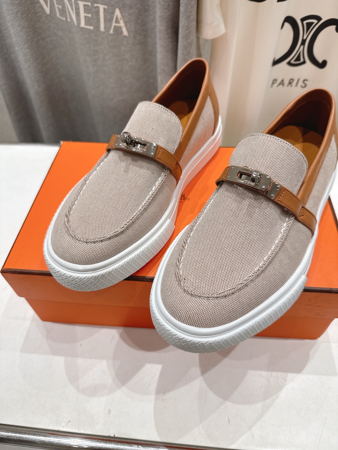高版本出厂 男码+10 Hermes/爱马仕H家25ss新品情侣款休闲鞋乐福鞋经典休闲风格，经典耐看！原
