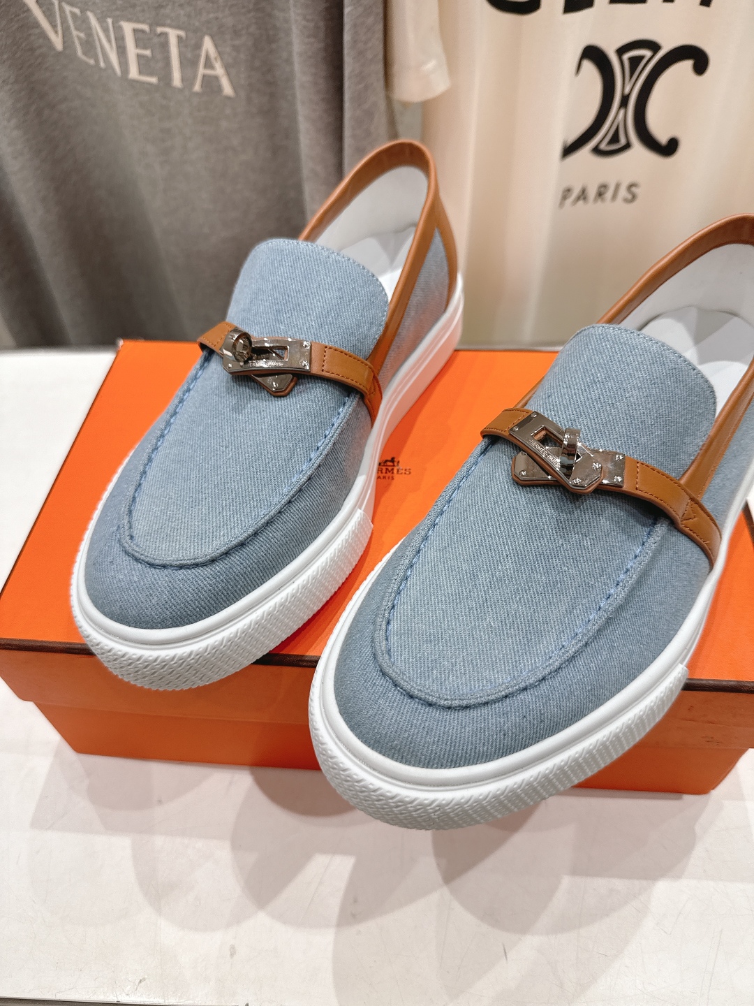 高版本出厂 男码+10 Hermes/爱马仕H家25ss新品情侣款休闲鞋乐福鞋经典休闲风格，经典耐看！原