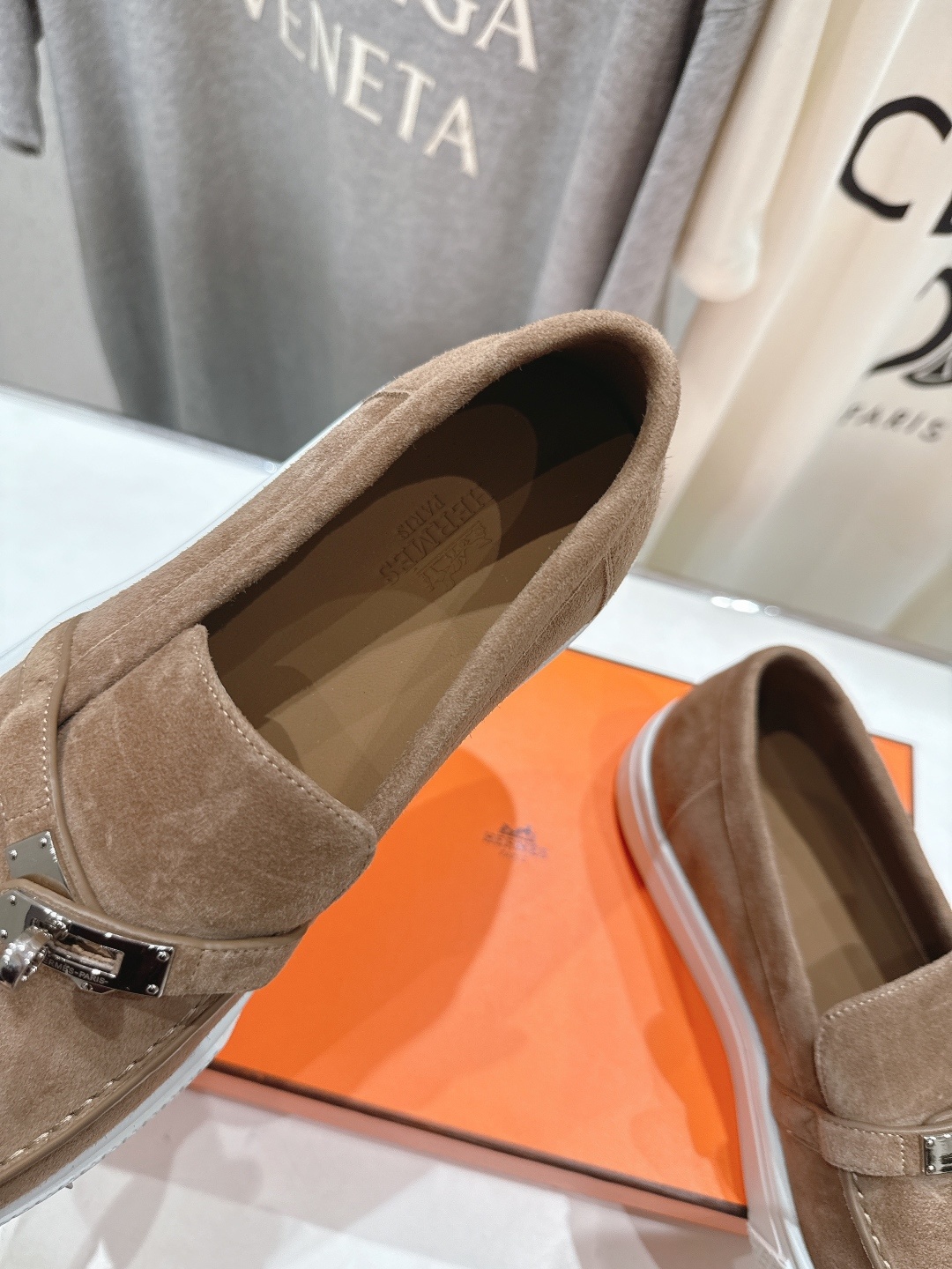 高版本出厂 男码+10 Hermes/爱马仕H家25ss新品情侣款休闲鞋乐福鞋经典休闲风格,经典耐看!原
