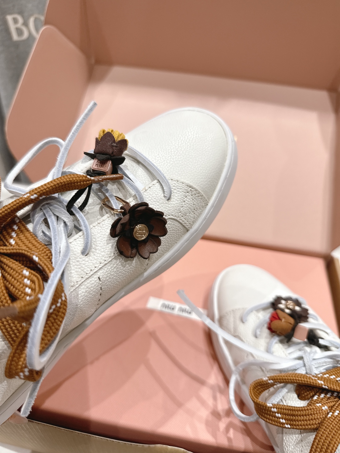 高版本出厂 带飞机盒+扣饰 MiuMiu/繆繆ss25 new arrival F028～miu家新款系