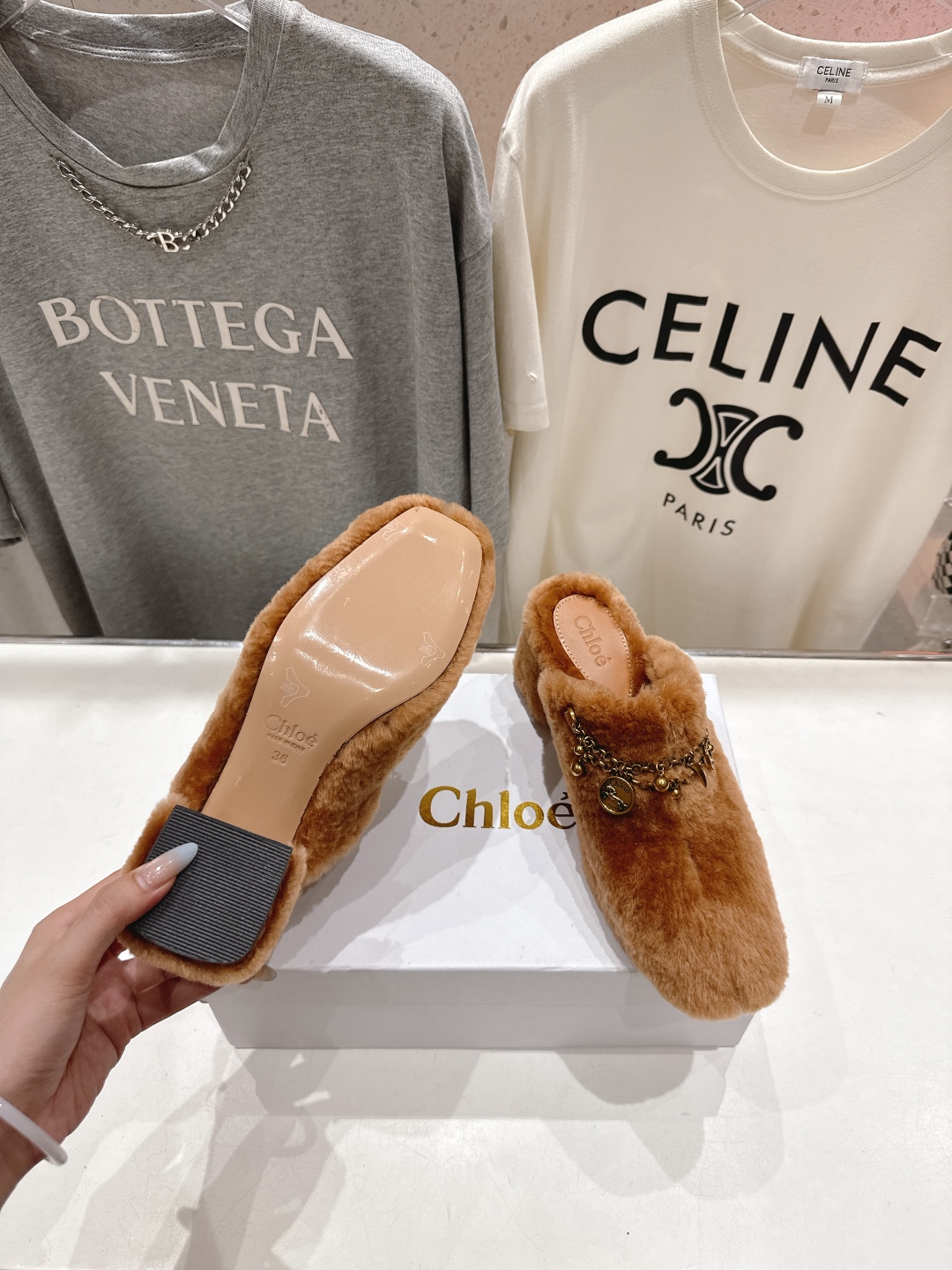 高版本出厂 Chloe 克洛伊F013 2025ss蔻依新款高跟居家毛毛拖鞋闪亮登场！简直是时尚感与舒适