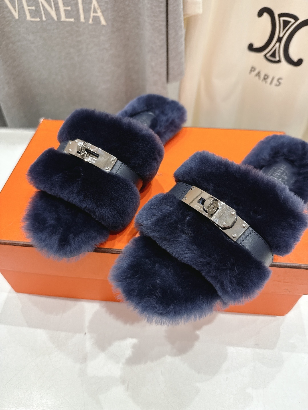 顶级出厂 Hermes*|爱马仕F021 2025ssH家新款平底毛毛拖鞋‼️羊羔毛特别柔软~上脚十分显