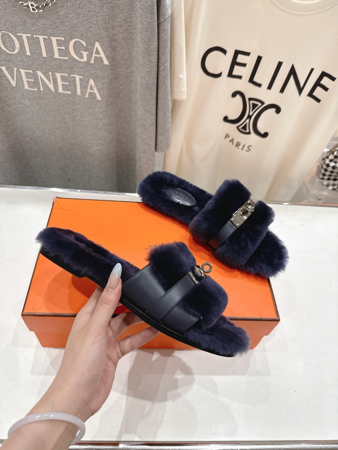 顶级出厂 Hermes*|爱马仕F021 2025ssH家新款平底毛毛拖鞋‼️羊羔毛特别柔软~上脚十分显