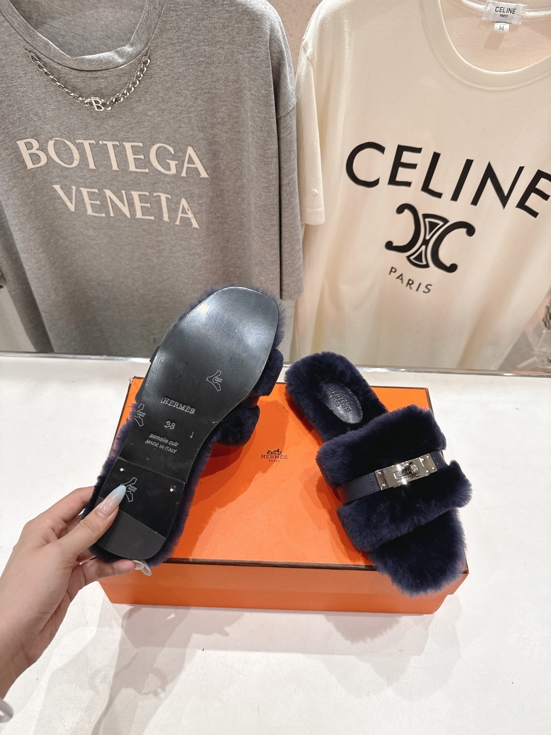 顶级出厂 Hermes*|爱马仕F021 2025ssH家新款平底毛毛拖鞋‼️羊羔毛特别柔软~上脚十分显
