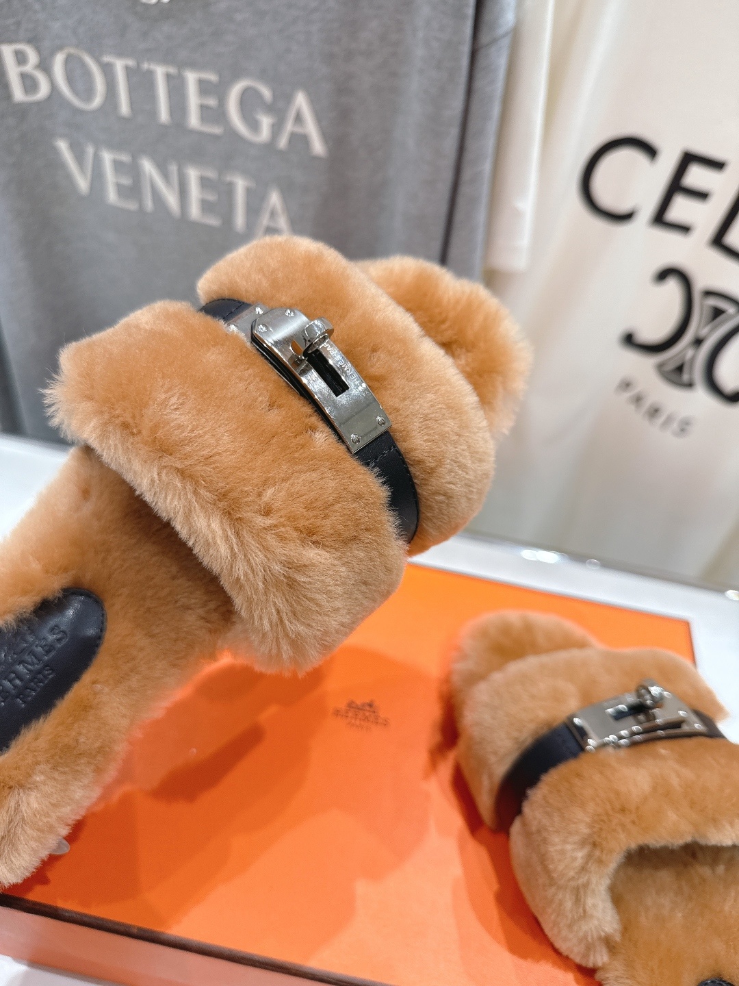 顶级出厂 Hermes*|爱马仕F021 2025ssH家新款平底毛毛拖鞋‼️羊羔毛特别柔软~上脚十分显