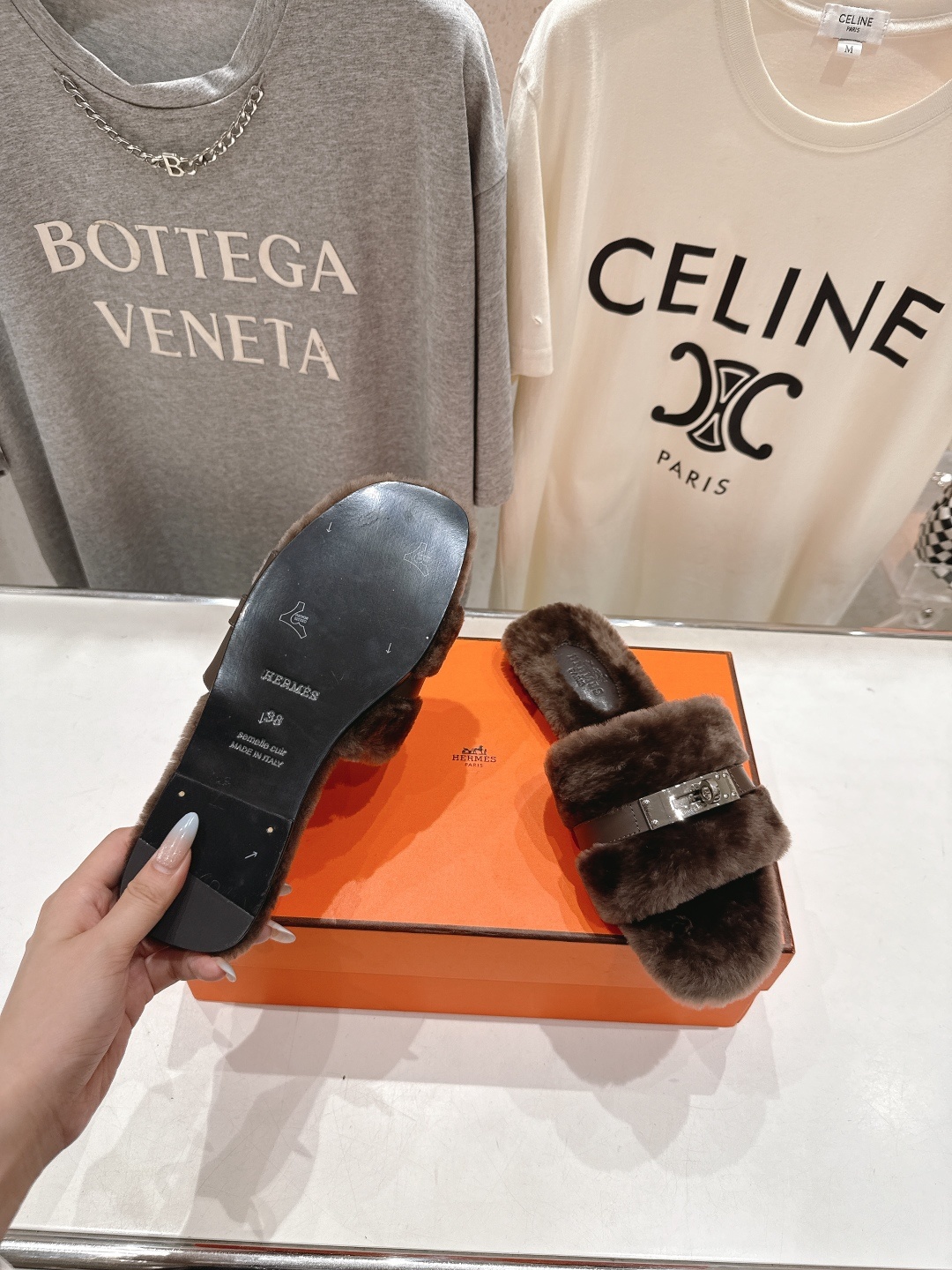 顶级出厂 Hermes*|爱马仕F021 2025ssH家新款平底毛毛拖鞋‼️羊羔毛特别柔软~上脚十分显
