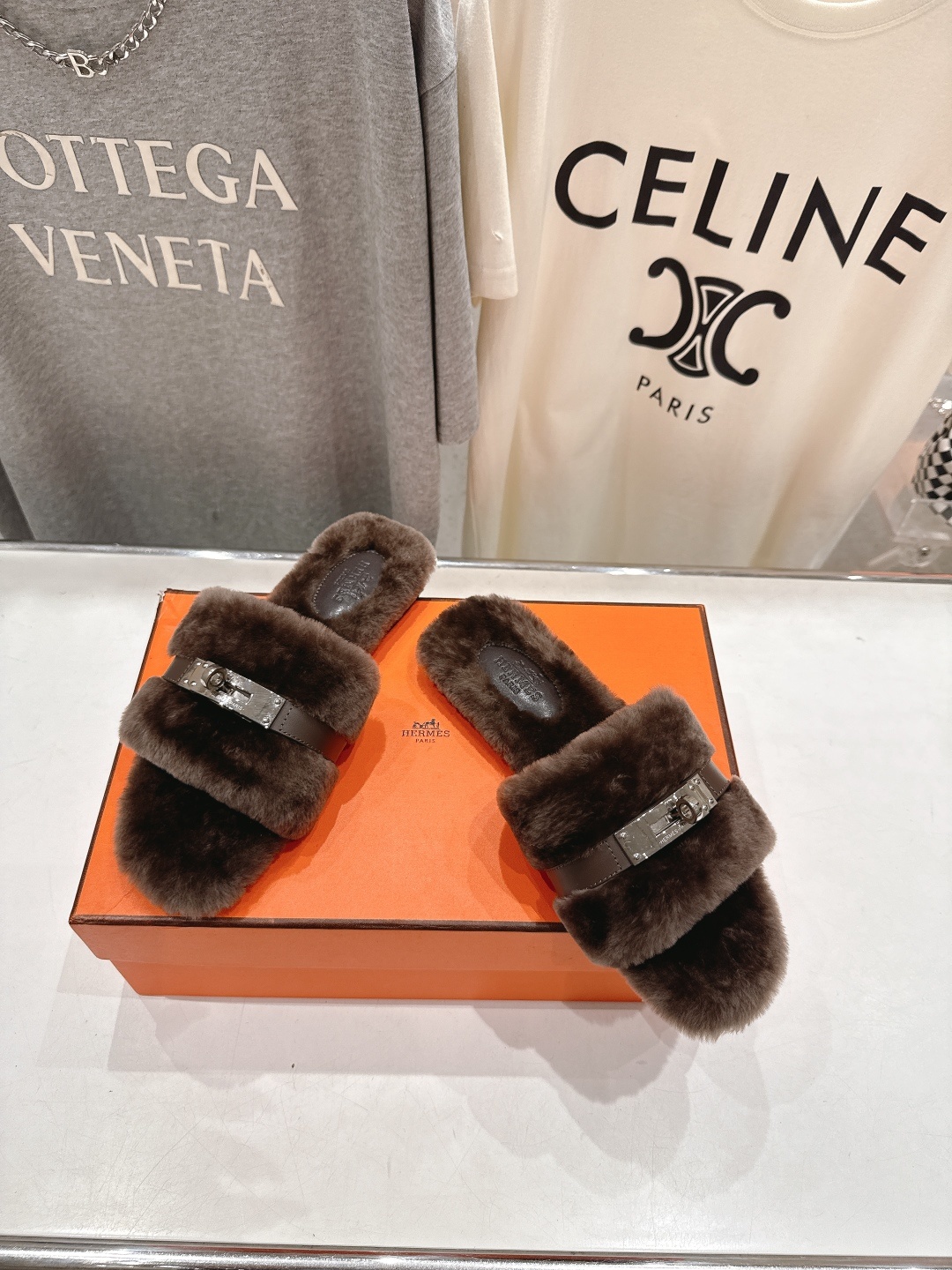 顶级出厂 Hermes*|爱马仕F021 2025ssH家新款平底毛毛拖鞋‼️羊羔毛特别柔软~上脚十分显