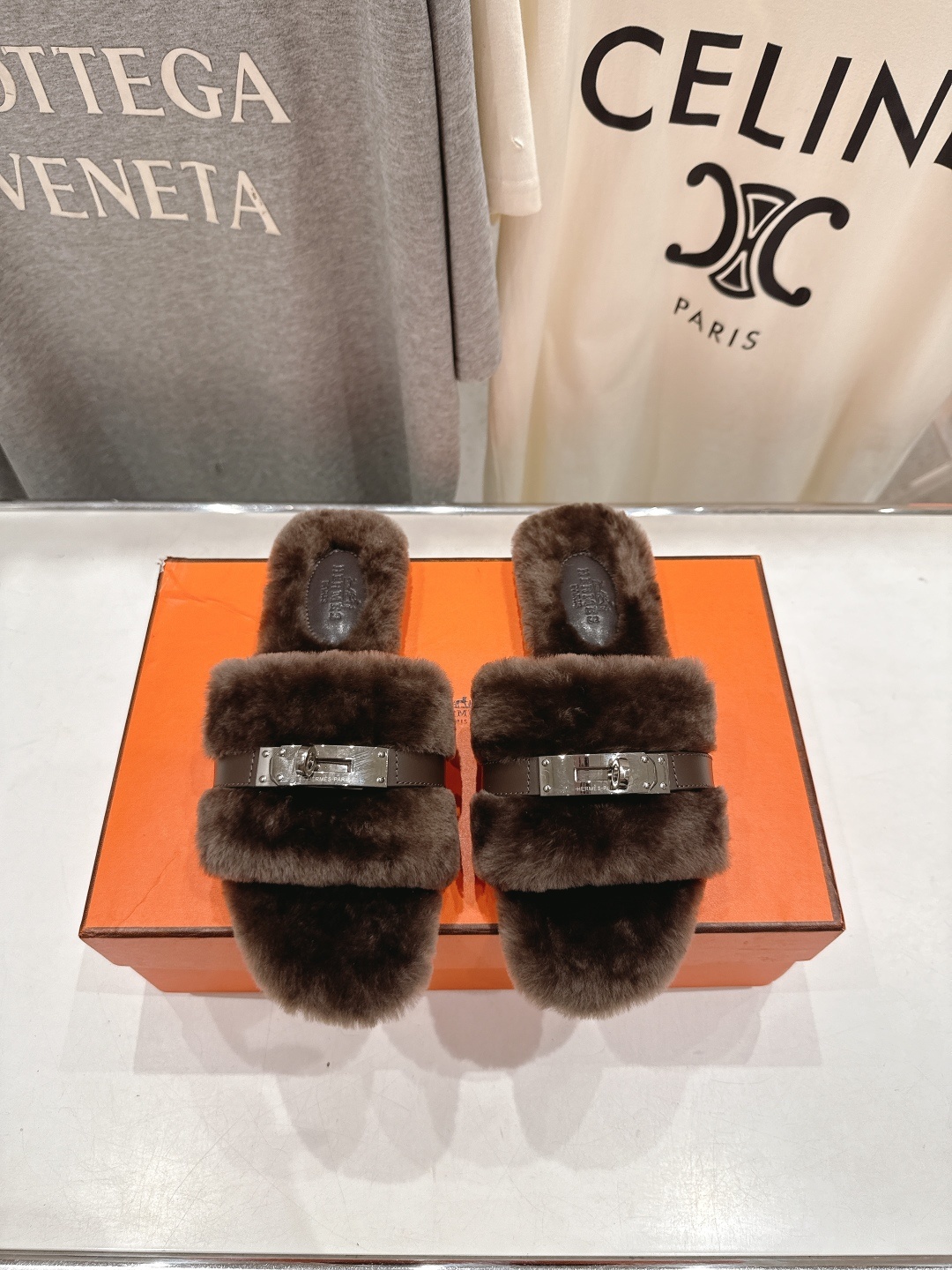 顶级出厂 Hermes*|爱马仕F021 2025ssH家新款平底毛毛拖鞋‼️羊羔毛特别柔软~上脚十分显