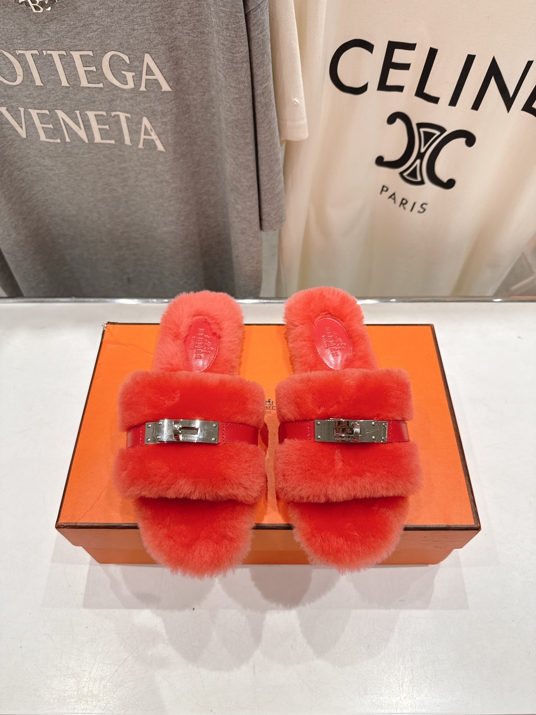 顶级出厂 Hermes*|爱马仕F021 2025ssH家新款平底毛毛拖鞋‼️羊羔毛特别柔软~上脚十分显