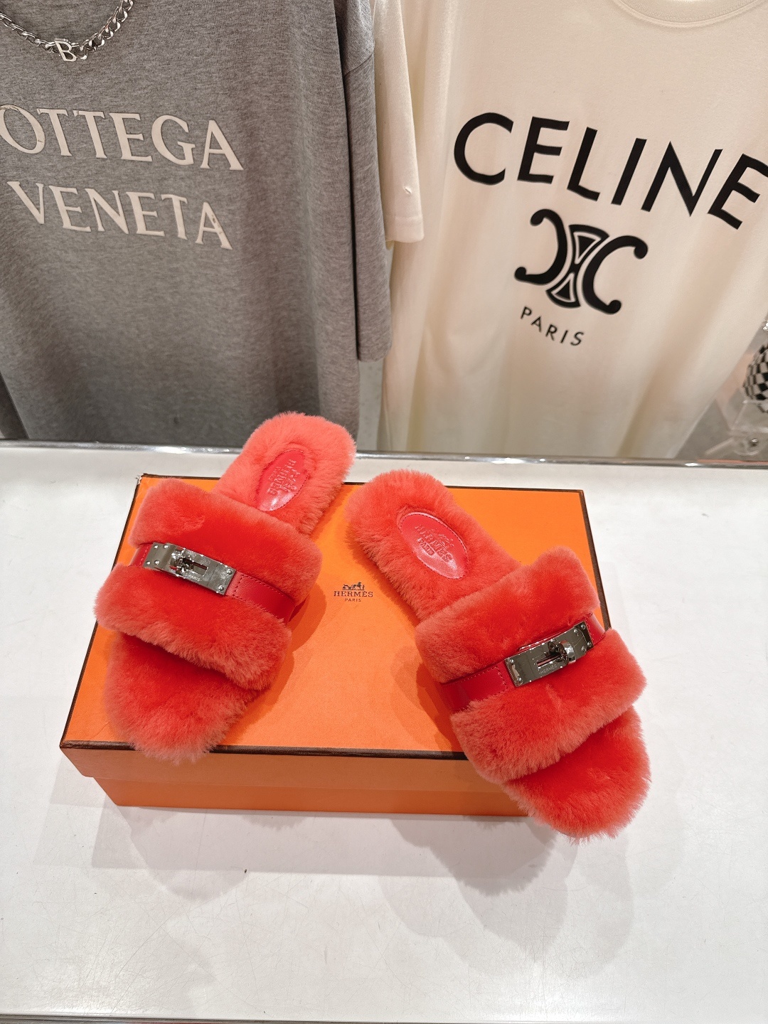 顶级出厂 Hermes*|爱马仕F021 2025ssH家新款平底毛毛拖鞋‼️羊羔毛特别柔软~上脚十分显