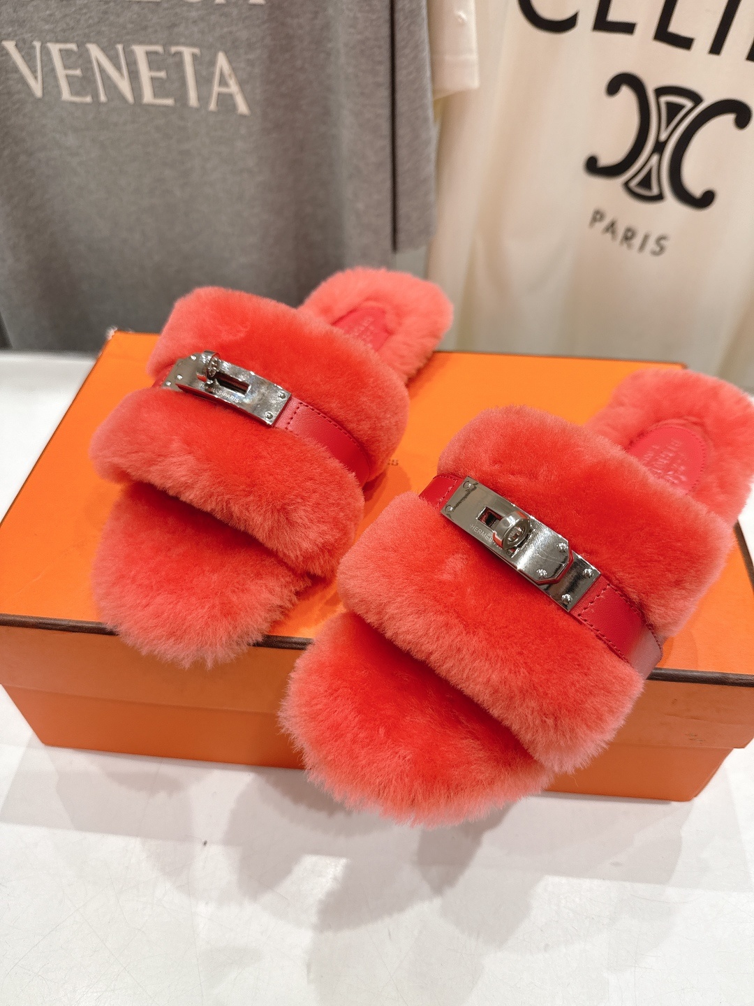 顶级出厂 Hermes*|爱马仕F021 2025ssH家新款平底毛毛拖鞋‼️羊羔毛特别柔软~上脚十分显