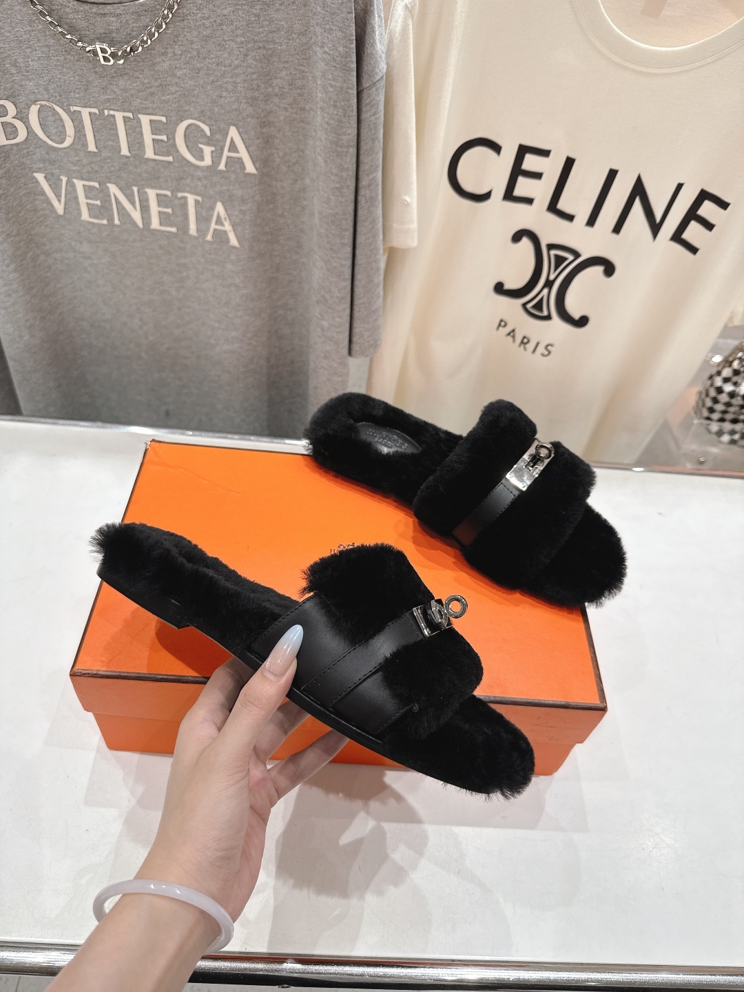 顶级出厂 Hermes*|爱马仕F021 2025ssH家新款平底毛毛拖鞋‼️羊羔毛特别柔软~上脚十分显
