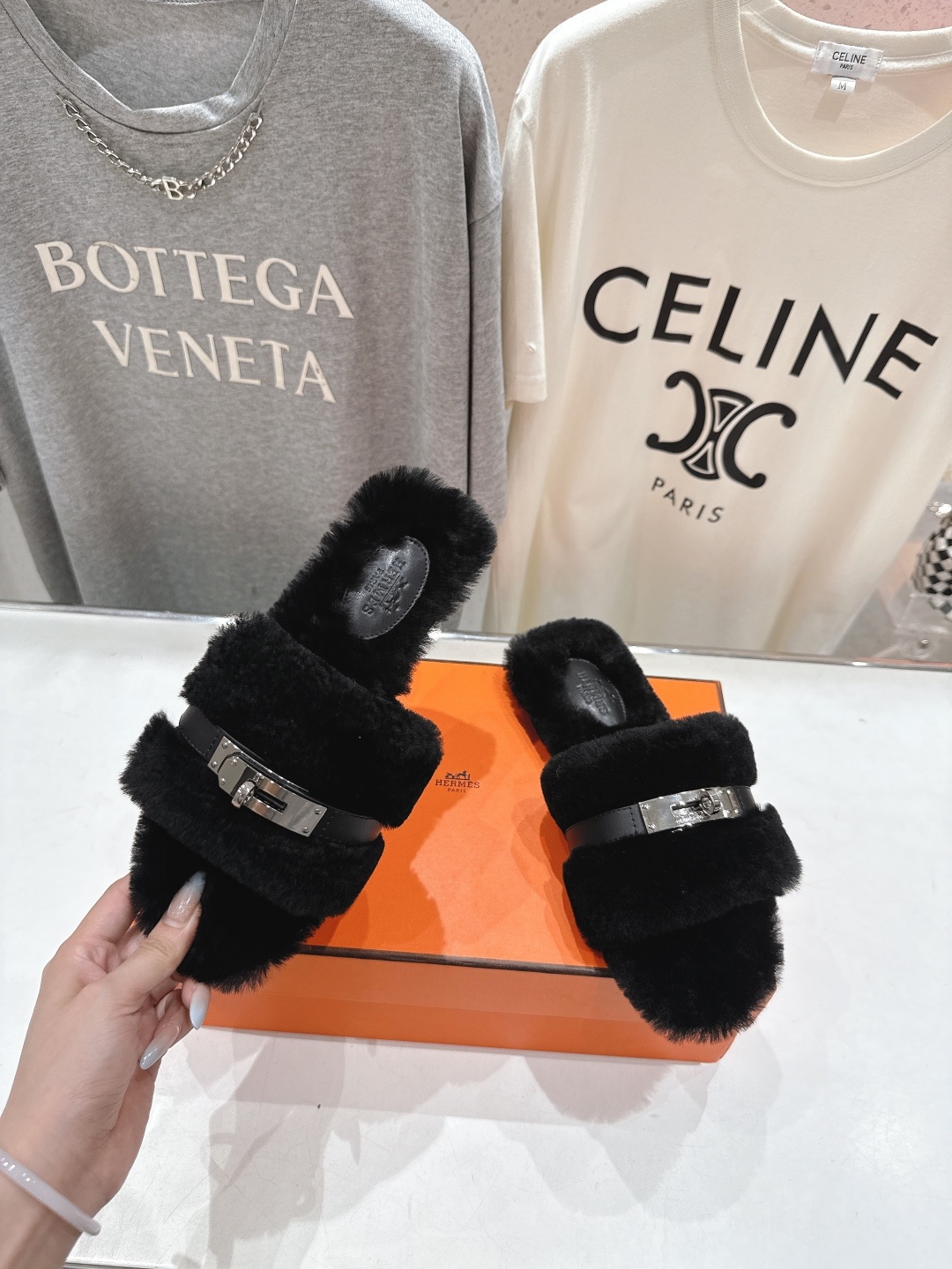 顶级出厂 Hermes*|爱马仕F021 2025ssH家新款平底毛毛拖鞋‼️羊羔毛特别柔软~上脚十分显