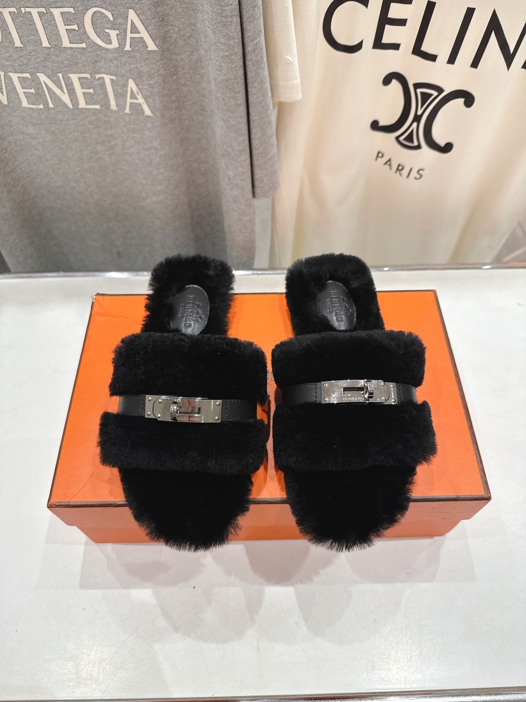 顶级出厂 Hermes*|爱马仕F021 2025ssH家新款平底毛毛拖鞋‼️羊羔毛特别柔软~上脚十分显