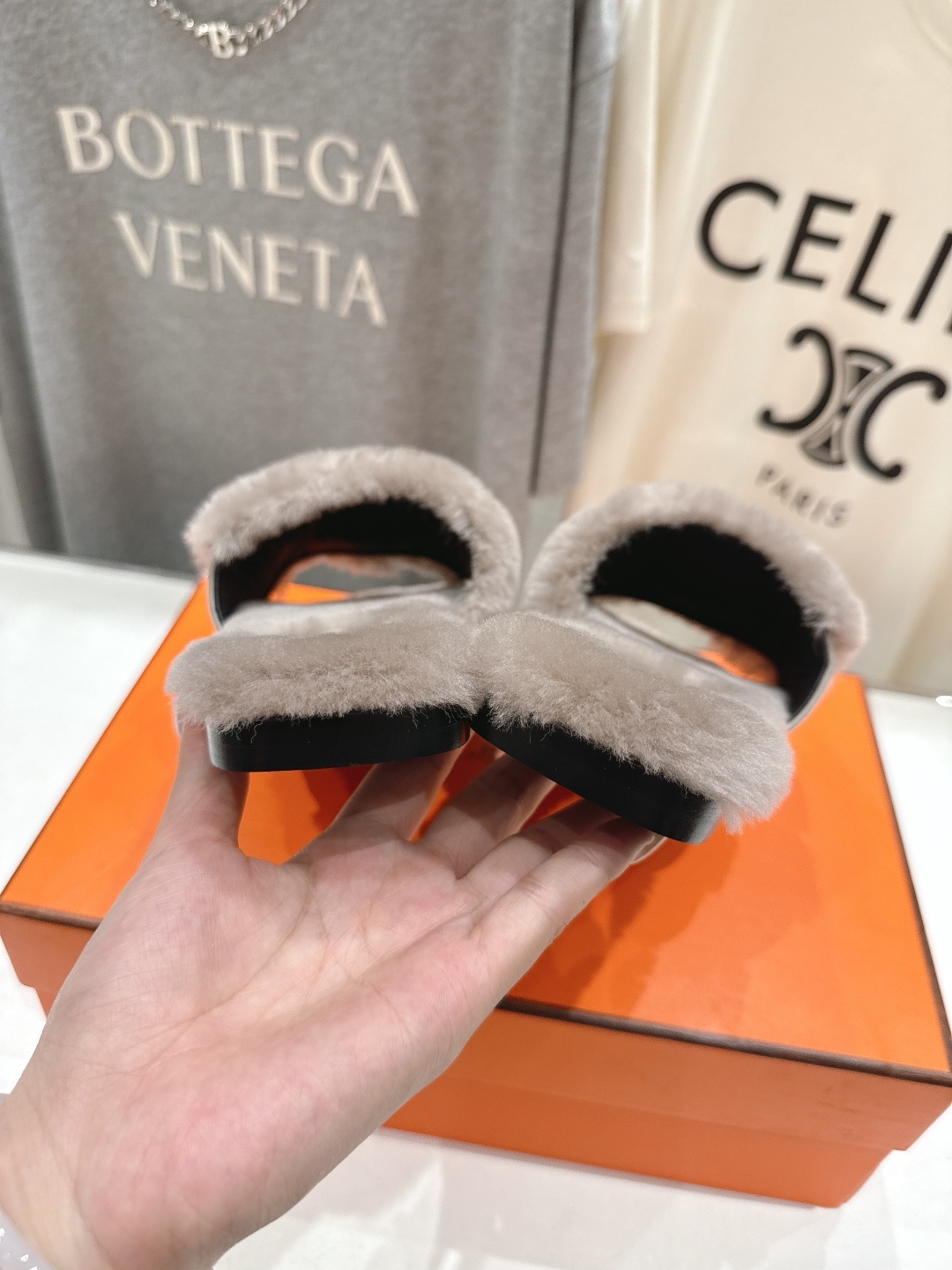 顶级出厂 Hermes*|爱马仕F021 2025ssH家新款平底毛毛拖鞋‼️羊羔毛特别柔软~上脚十分显