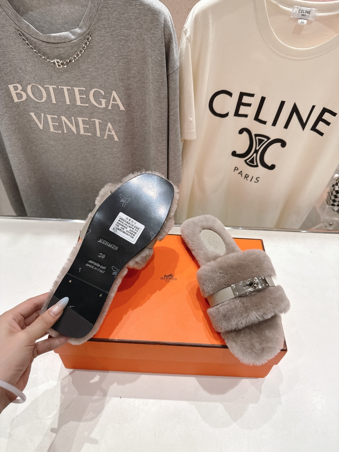 顶级出厂 Hermes*|爱马仕F021 2025ssH家新款平底毛毛拖鞋‼️羊羔毛特别柔软~上脚十分显