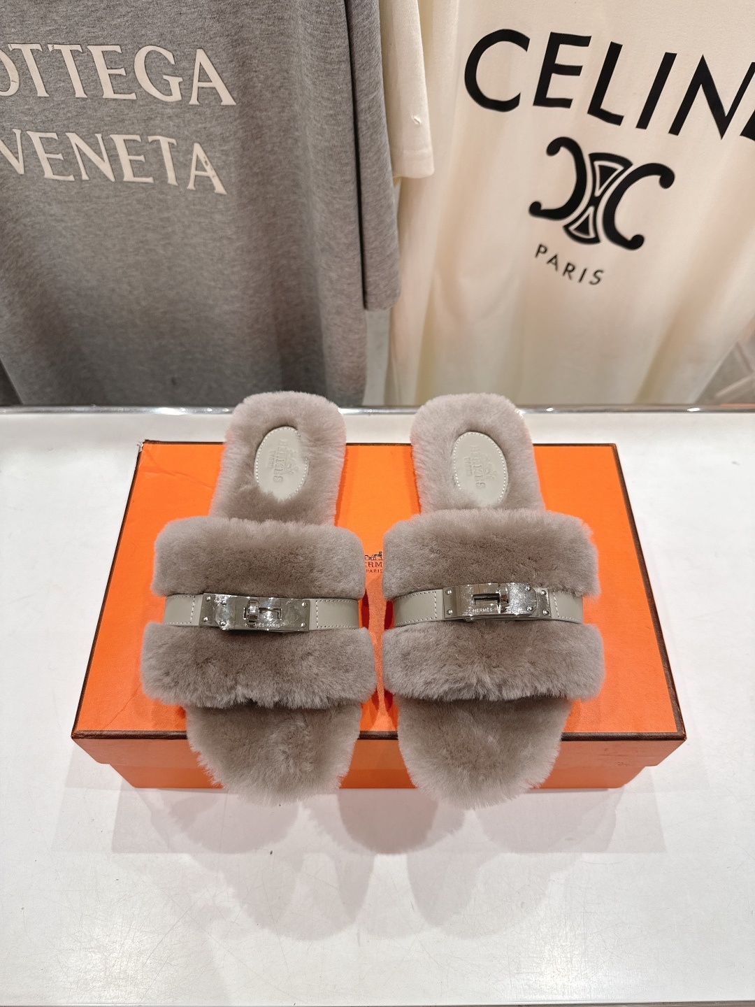 顶级出厂 Hermes*|爱马仕F021 2025ssH家新款平底毛毛拖鞋‼️羊羔毛特别柔软~上脚十分显