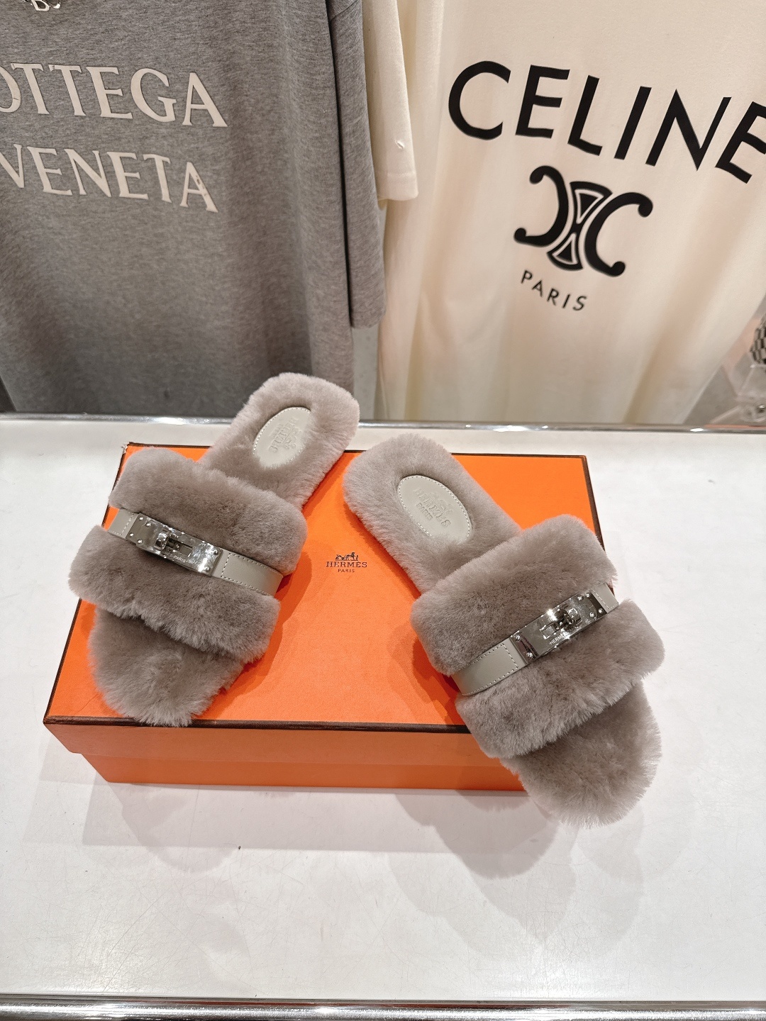 顶级出厂 Hermes*|爱马仕F021 2025ssH家新款平底毛毛拖鞋‼️羊羔毛特别柔软~上脚十分显