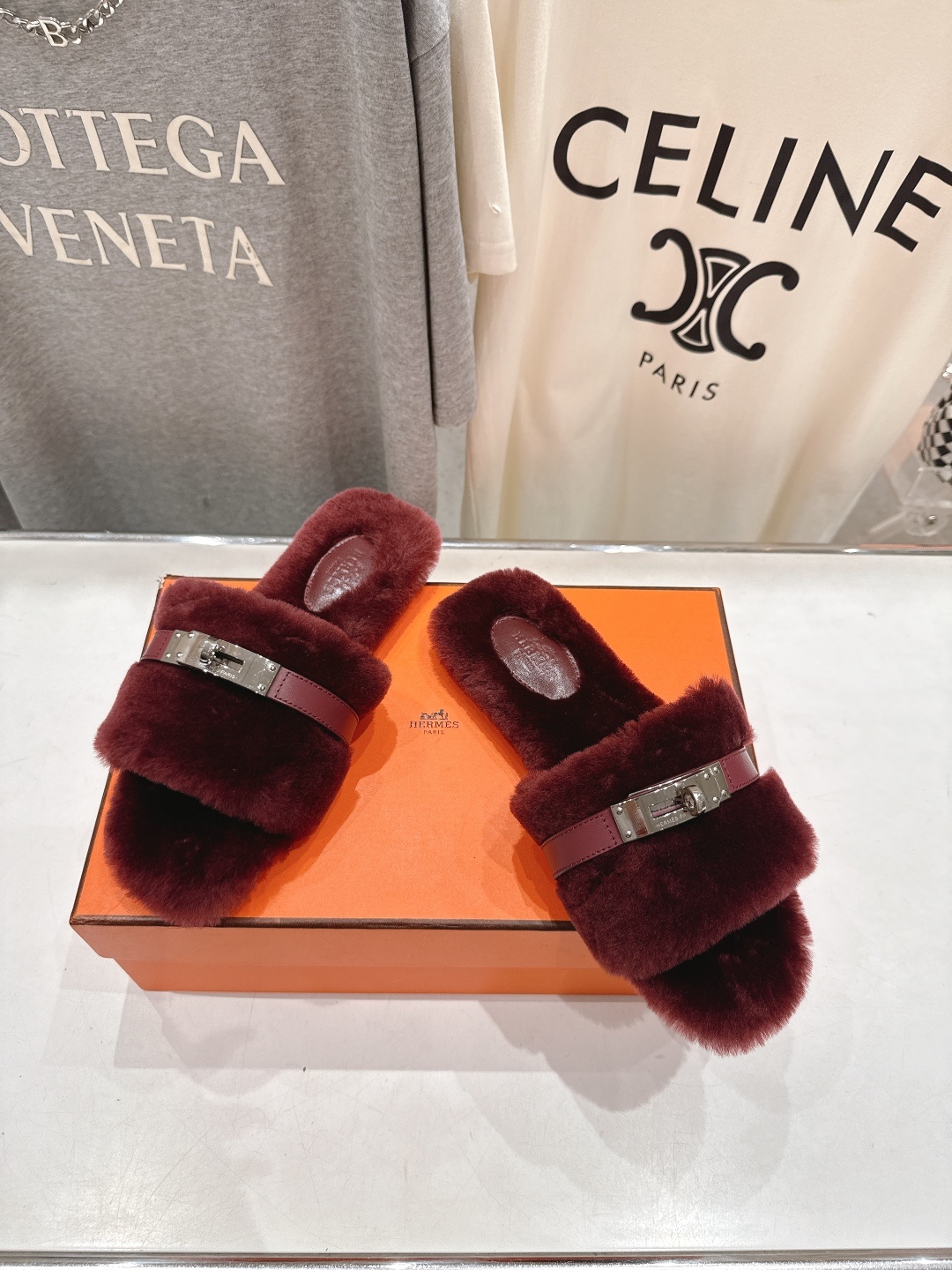 顶级出厂 Hermes*|爱马仕F021 2025ssH家新款平底毛毛拖鞋‼️羊羔毛特别柔软~上脚十分显