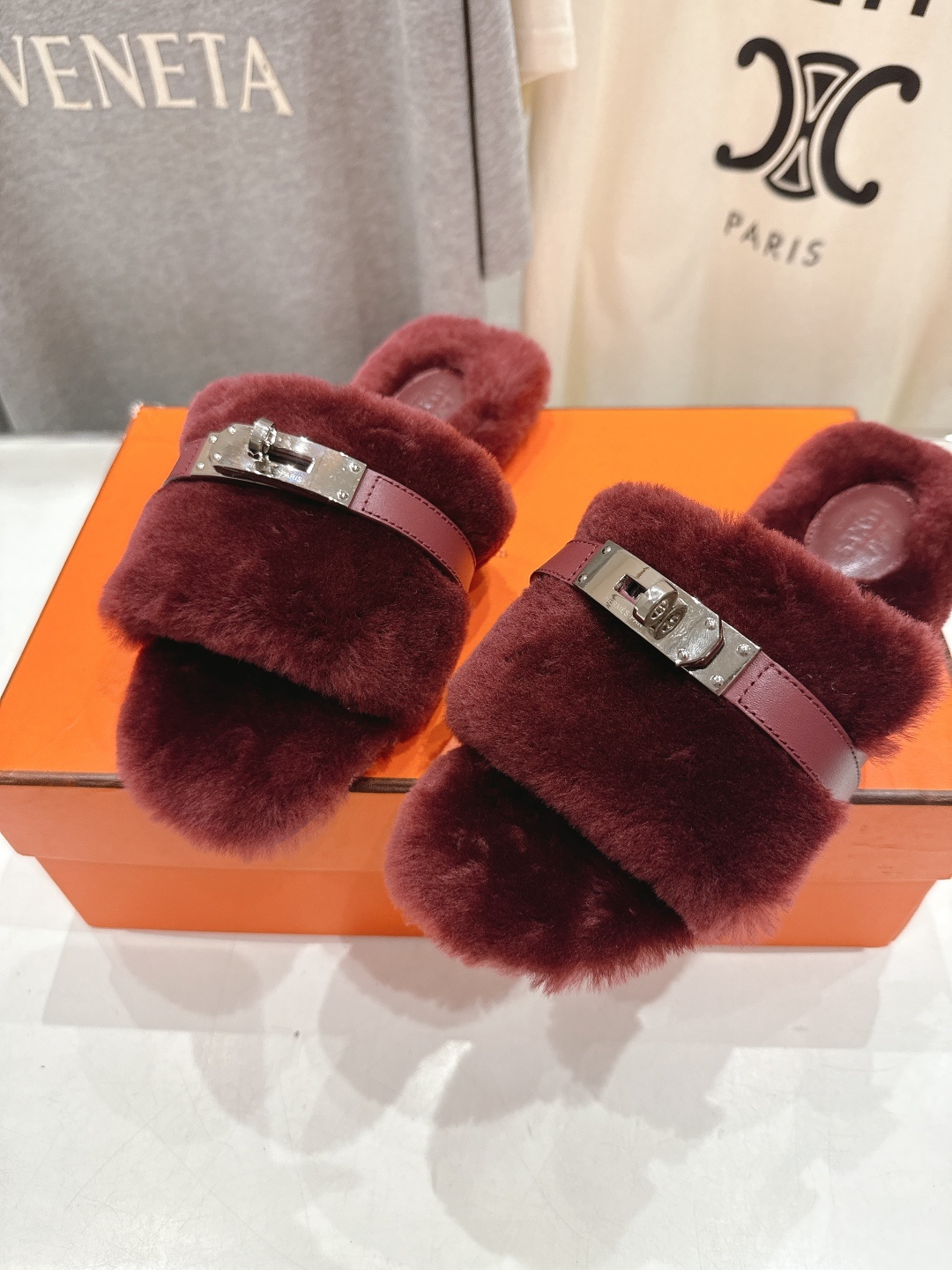 顶级出厂 Hermes*|爱马仕F021 2025ssH家新款平底毛毛拖鞋‼️羊羔毛特别柔软~上脚十分显
