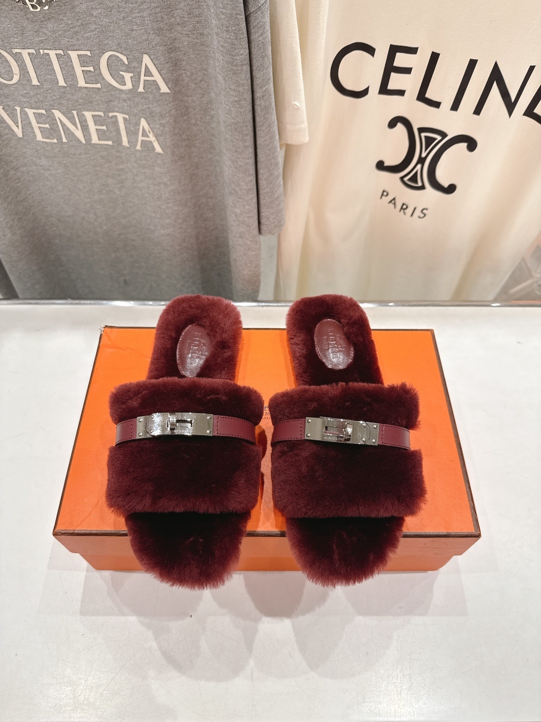 顶级出厂 Hermes*|爱马仕F021 2025ssH家新款平底毛毛拖鞋‼️羊羔毛特别柔软~上脚十分显