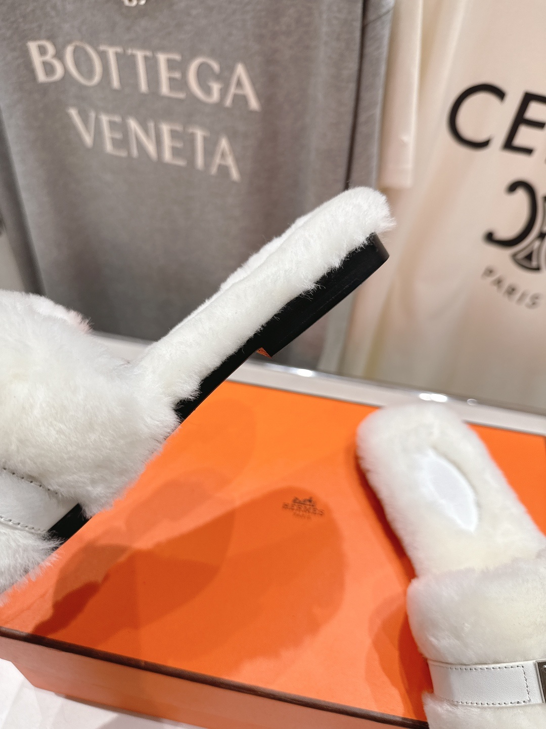 顶级出厂 Hermes*|爱马仕F021 2025ssH家新款平底毛毛拖鞋‼️羊羔毛特别柔软~上脚十分显