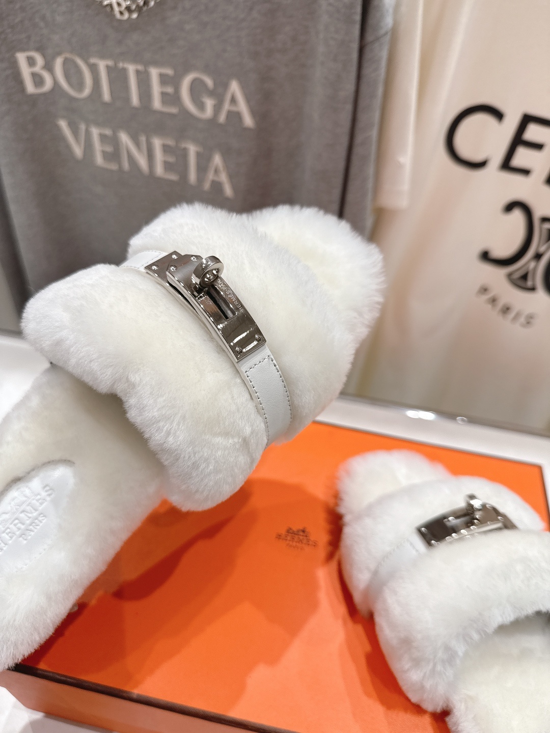 顶级出厂 Hermes*|爱马仕F021 2025ssH家新款平底毛毛拖鞋‼️羊羔毛特别柔软~上脚十分显
