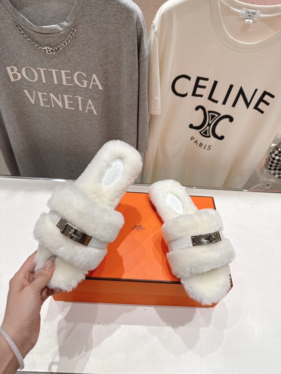 顶级出厂 Hermes*|爱马仕F021 2025ssH家新款平底毛毛拖鞋‼️羊羔毛特别柔软~上脚十分显