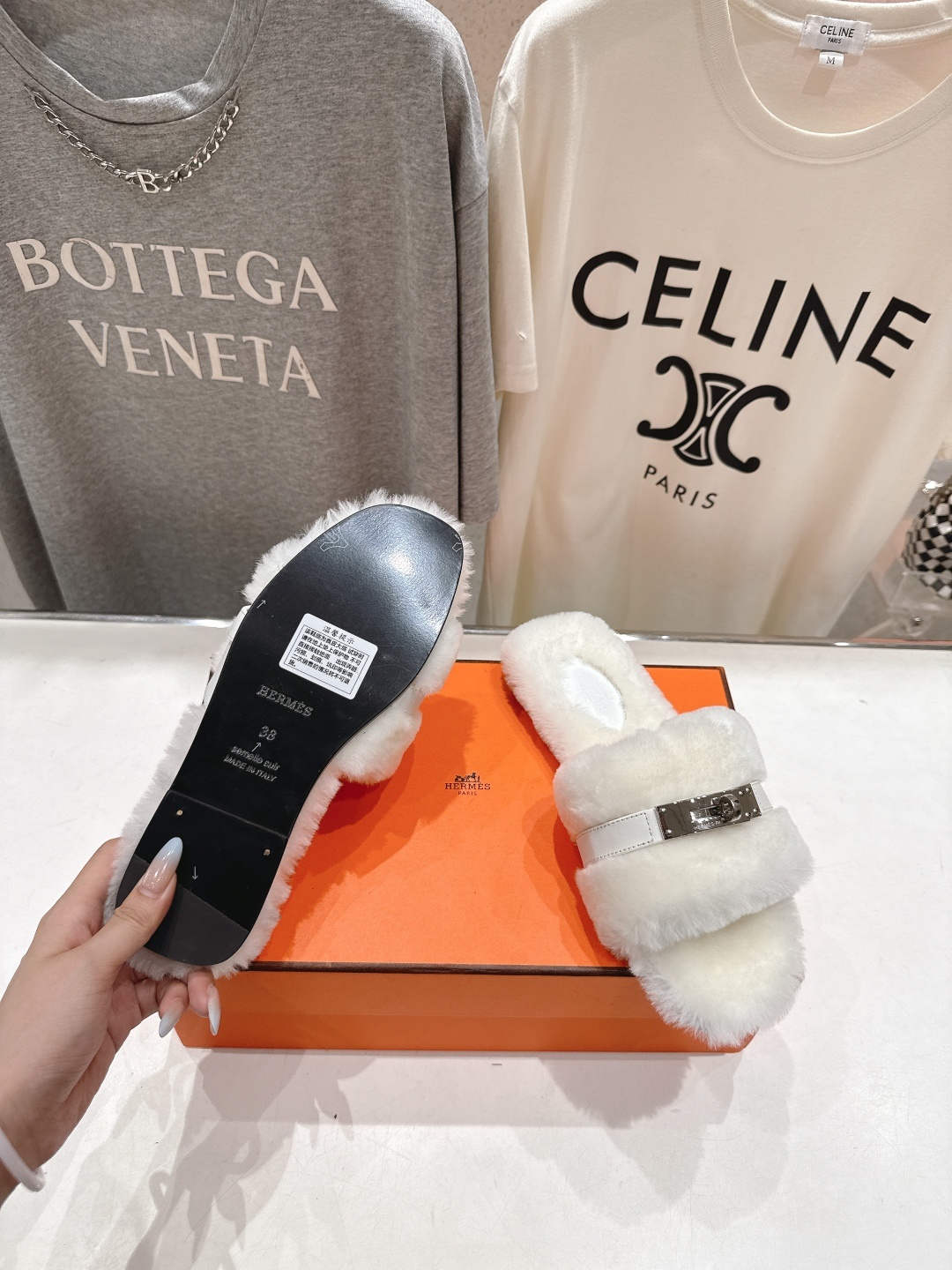 顶级出厂 Hermes*|爱马仕F021 2025ssH家新款平底毛毛拖鞋‼️羊羔毛特别柔软~上脚十分显