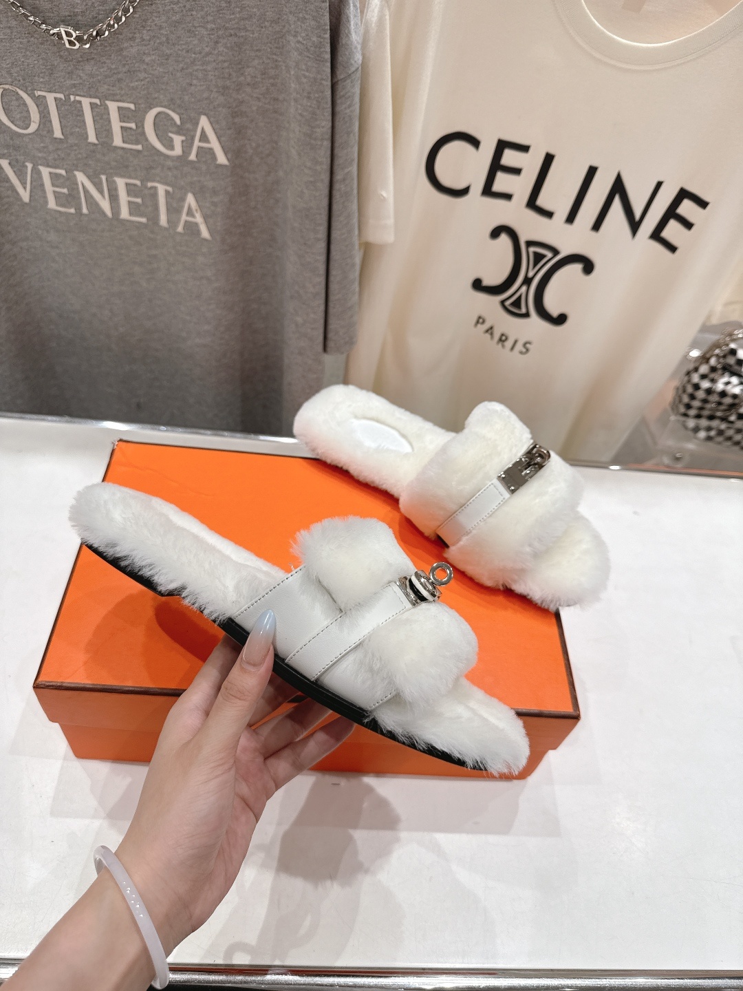 顶级出厂 Hermes*|爱马仕F021 2025ssH家新款平底毛毛拖鞋‼️羊羔毛特别柔软~上脚十分显