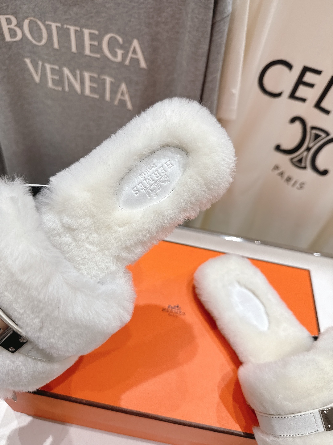 顶级出厂 Hermes*|爱马仕F021 2025ssH家新款平底毛毛拖鞋‼️羊羔毛特别柔软~上脚十分显