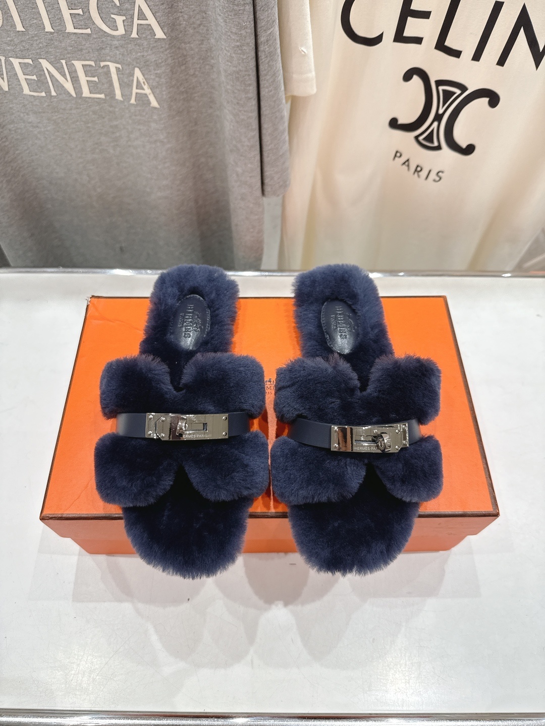 顶级出厂 Hermes*|爱马仕F021 2025ssH家新款平底毛毛拖鞋‼️羊羔毛特别柔软~上脚十分显