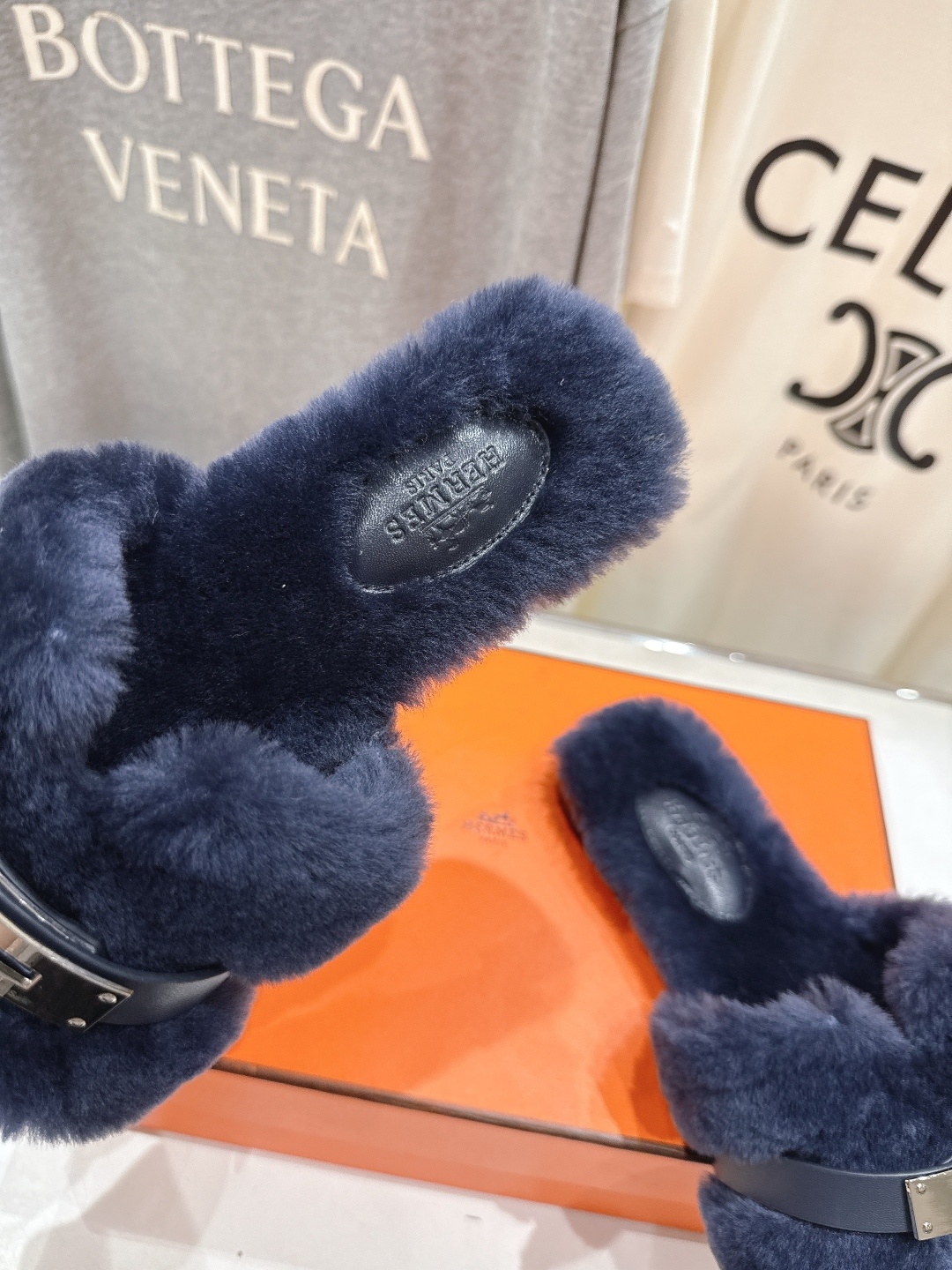 顶级出厂 Hermes*|爱马仕F021 2025ssH家新款平底毛毛拖鞋‼️羊羔毛特别柔软~上脚十分显
